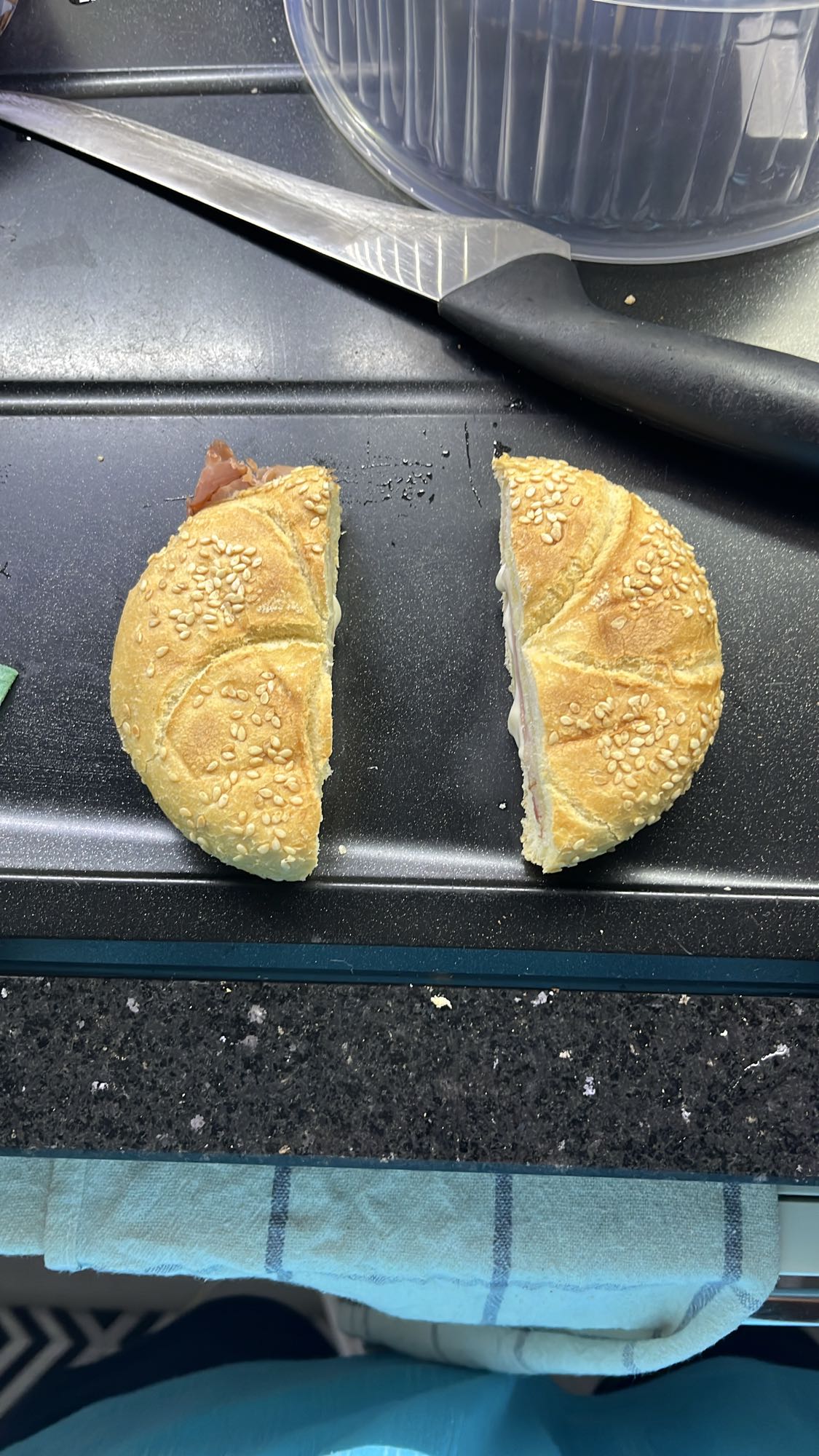 Sandviș cu șuncă și cașcaval