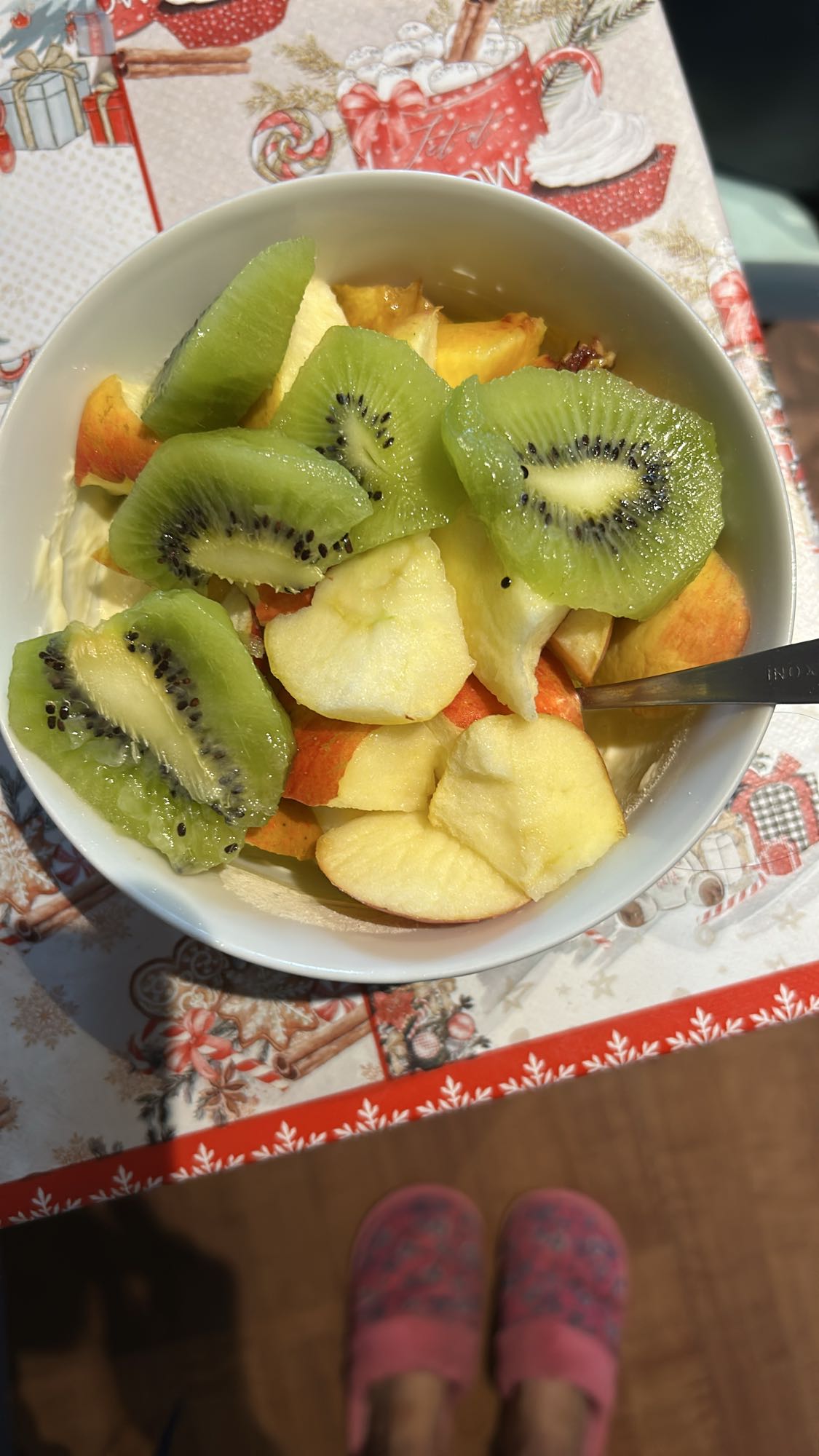 Iaurt grecesc cu fructe și pudră proteică