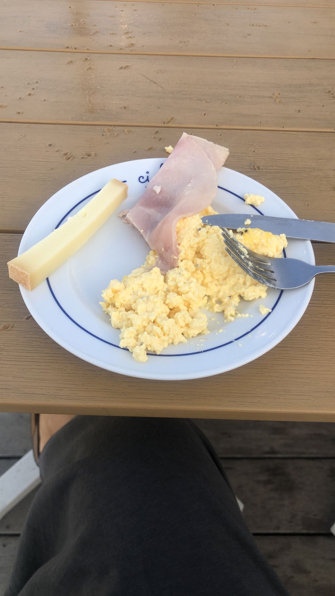 Petit-déjeuner œufs jambon