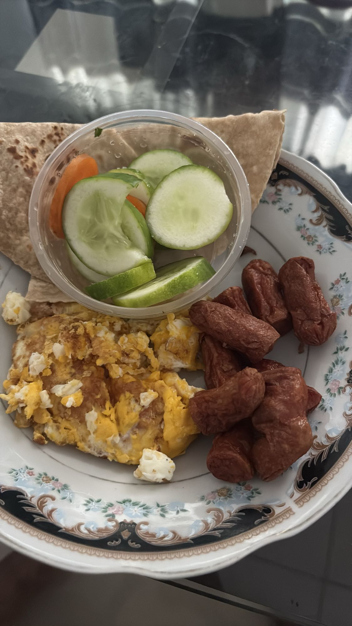 Eggs, sausage & flatbread