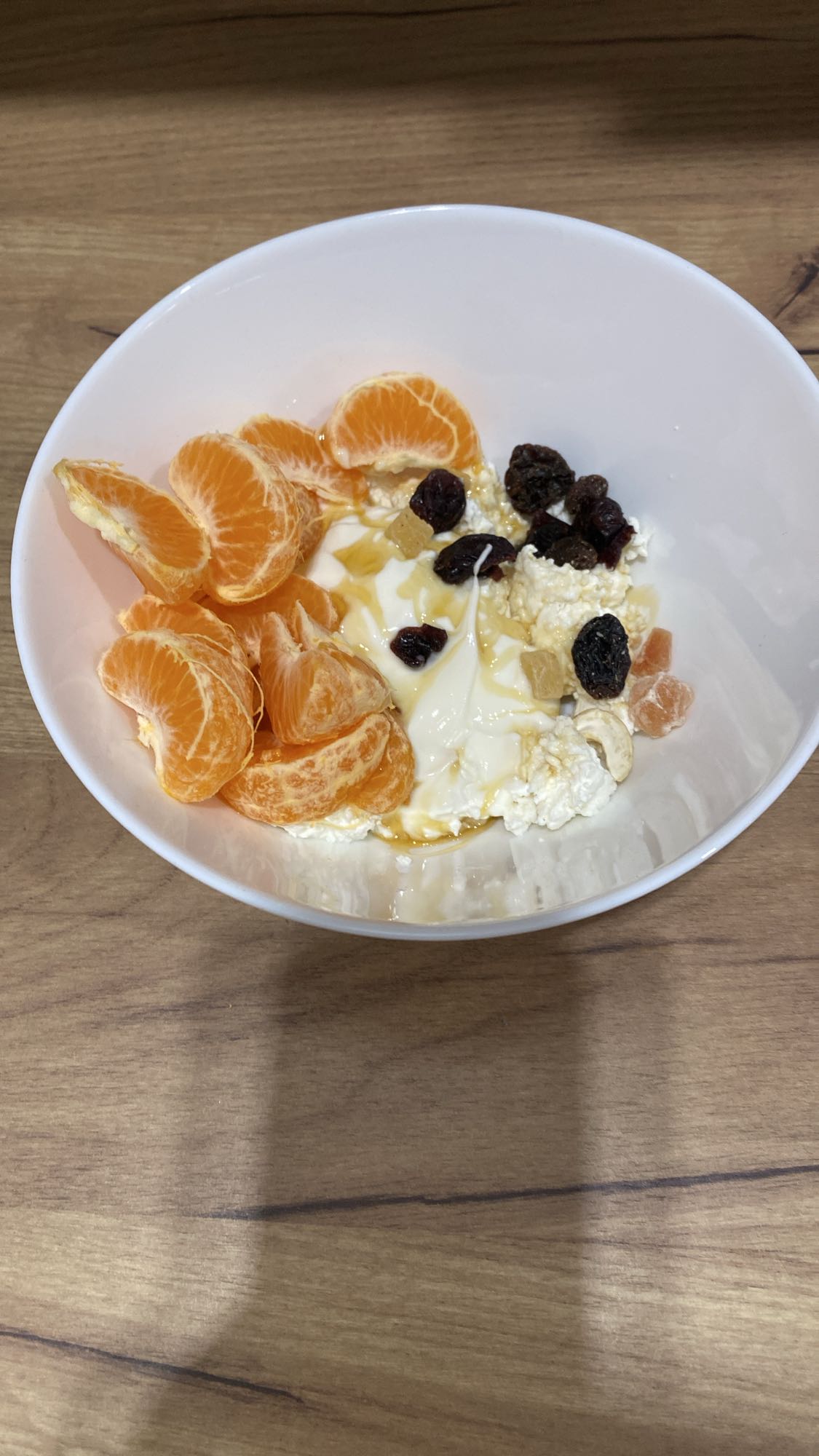 Йогурт з фруктами