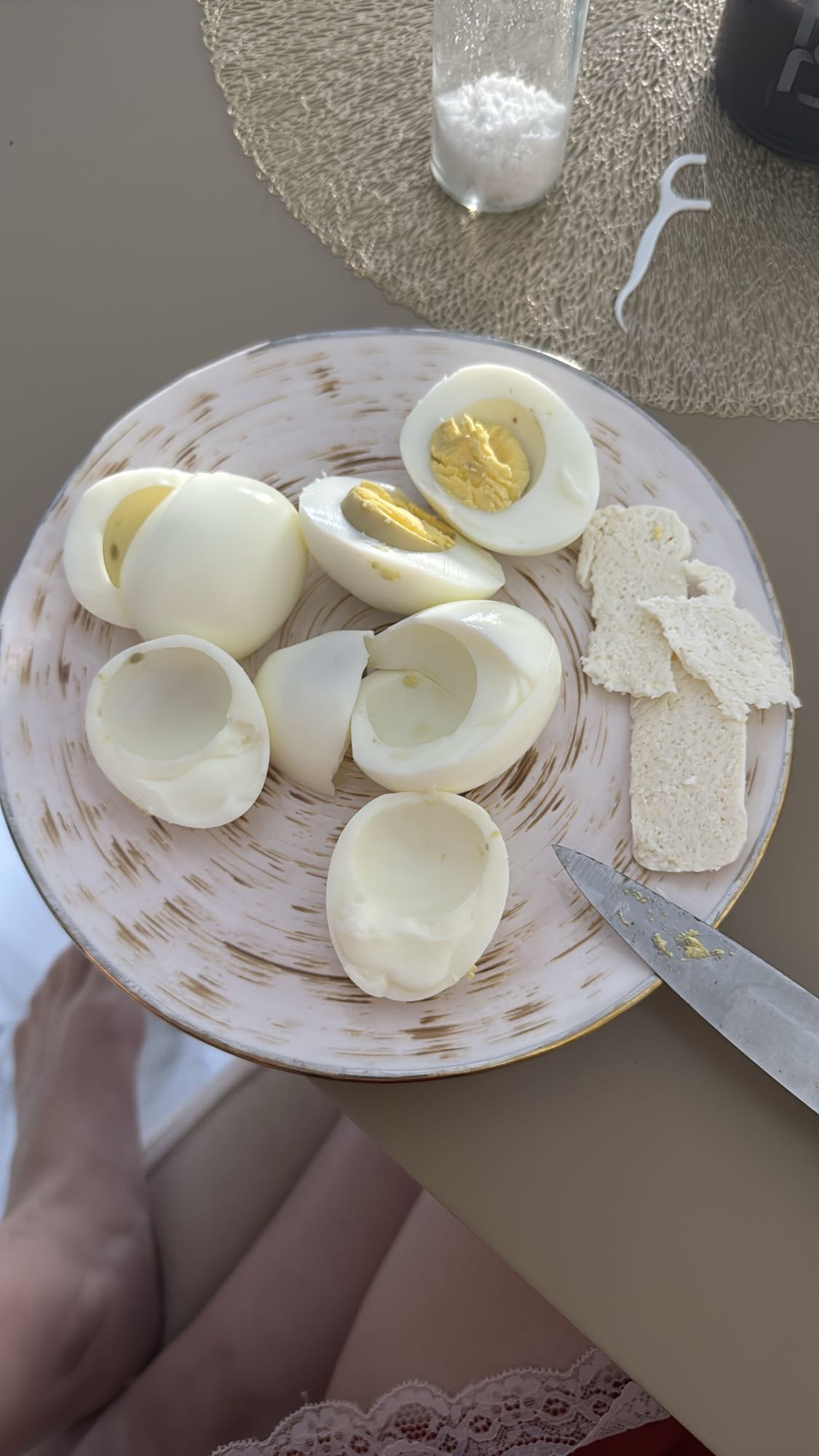 Яйцо с желтком, белки и сыр