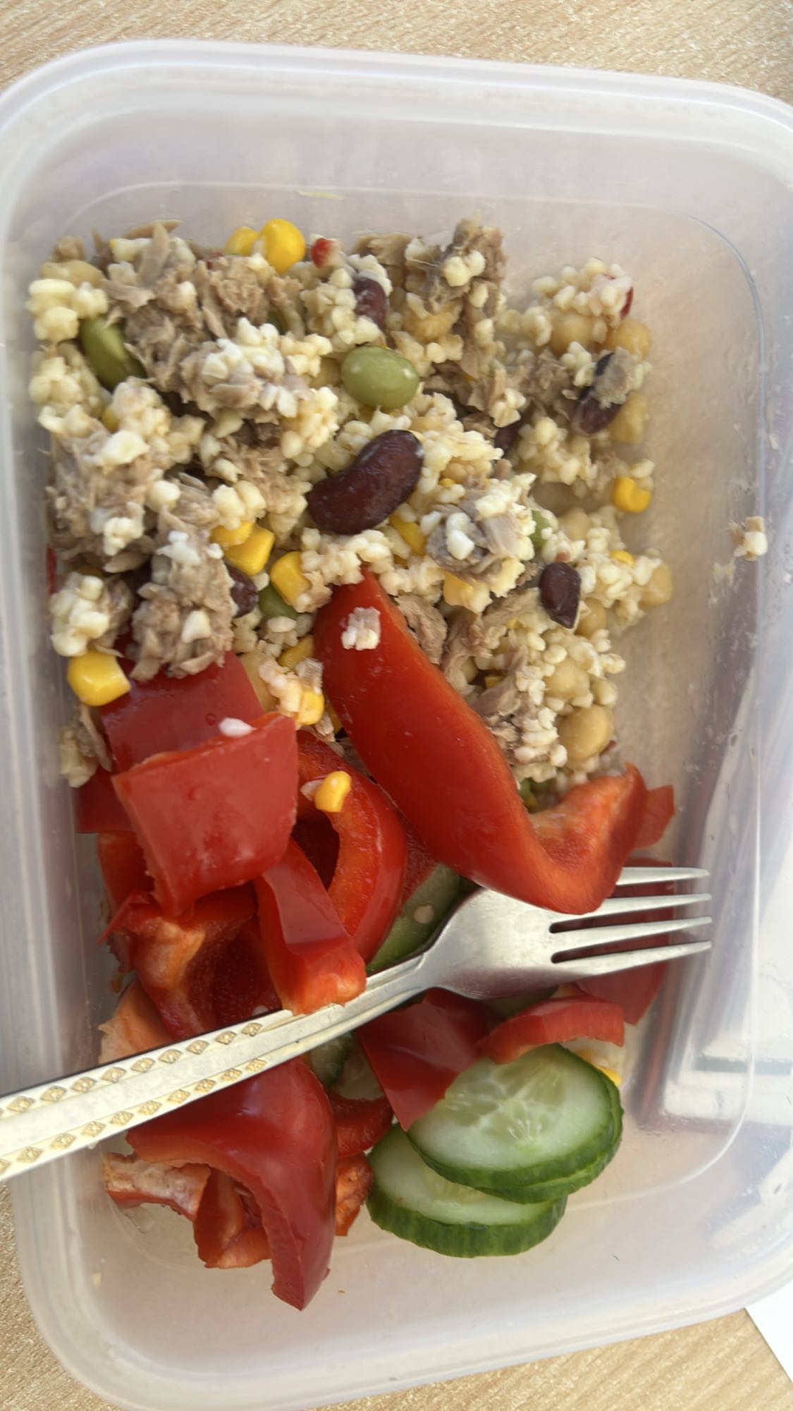 Sałatka z tuńczykiem i kaszą