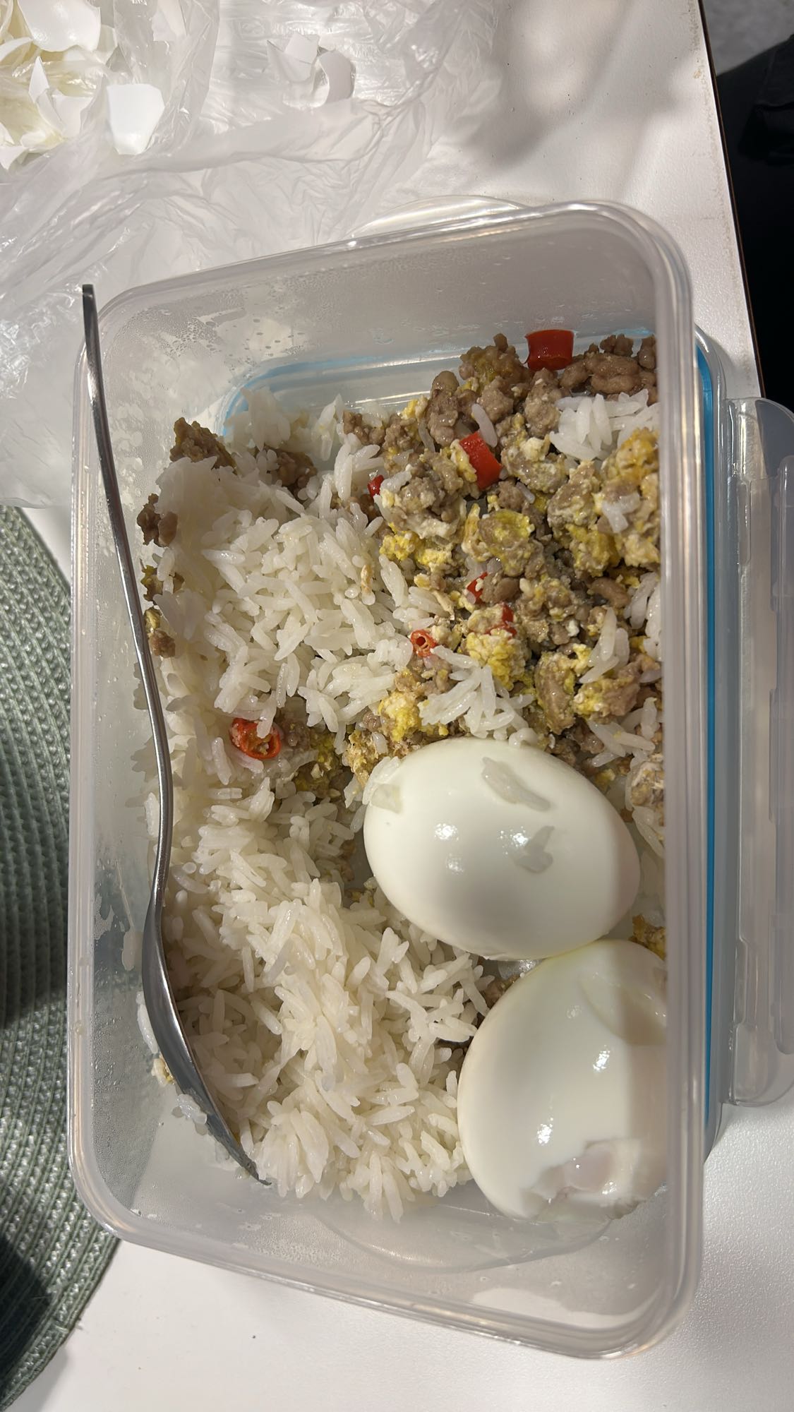 Ris med egg og kjøtt