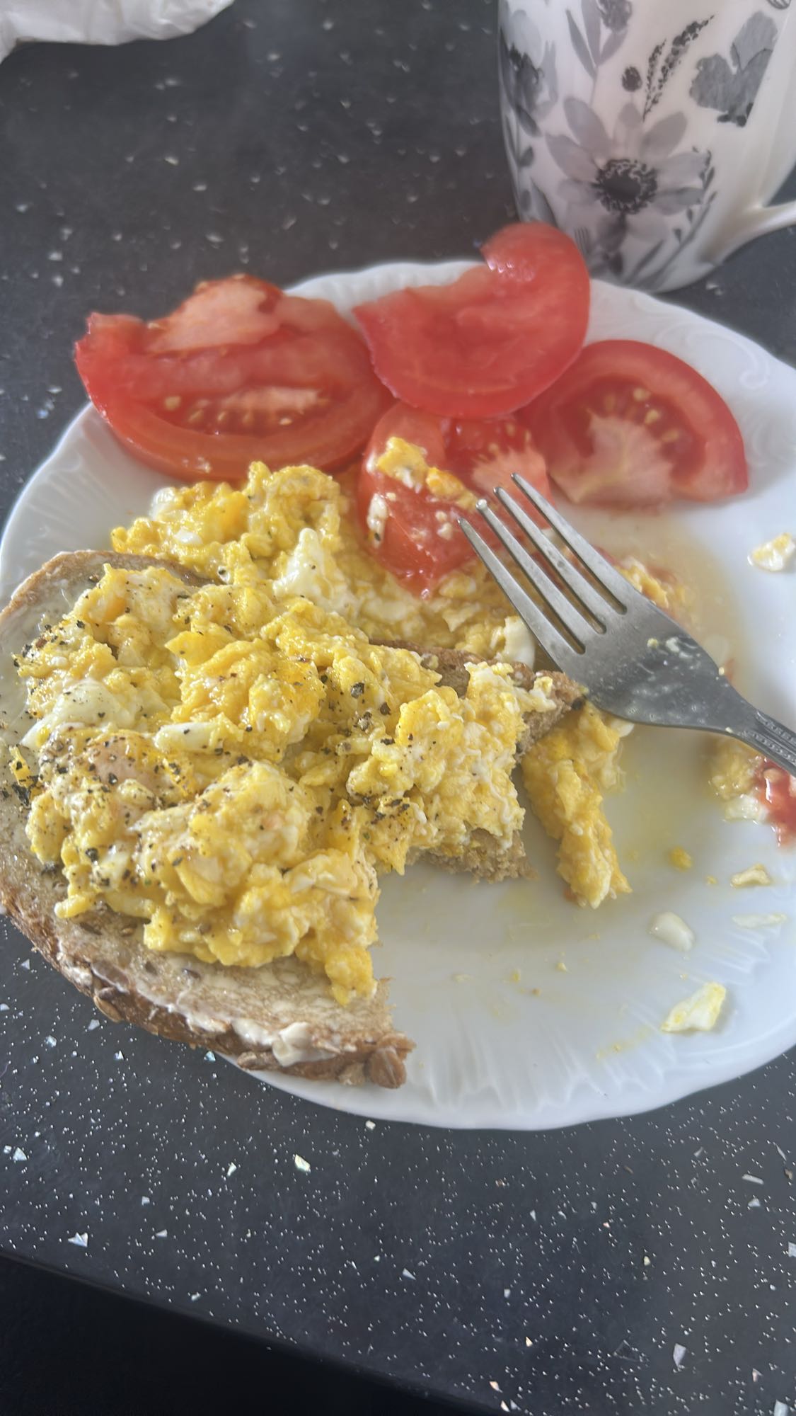 Jajecznica z pomidorem