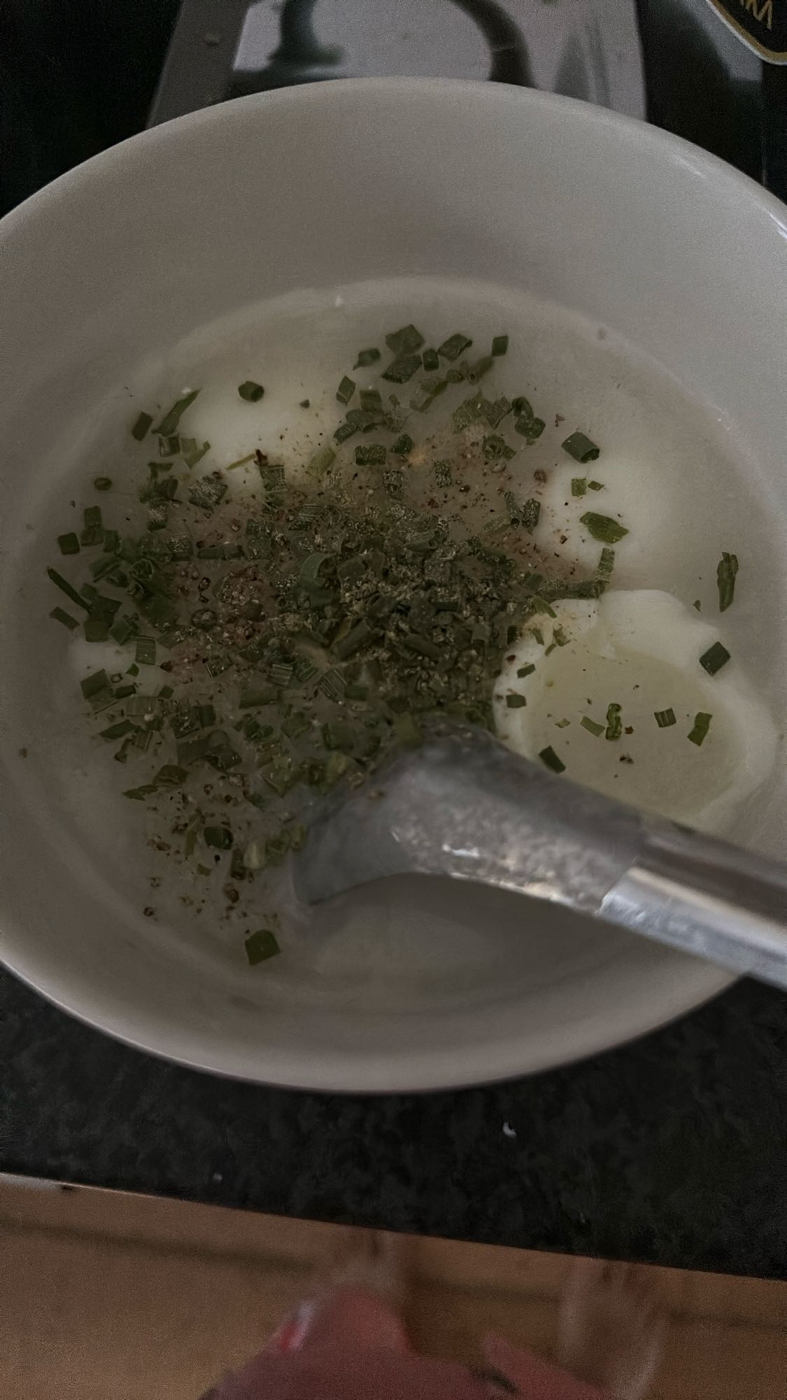 Gekochte Eier mit Schnittlauch