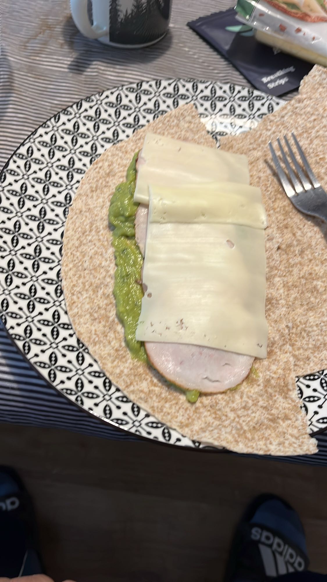 Пълнозърнесто руло с пуйка