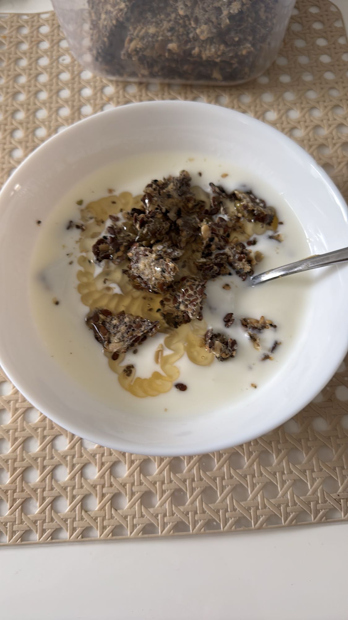 Mjölk med müsli & honung