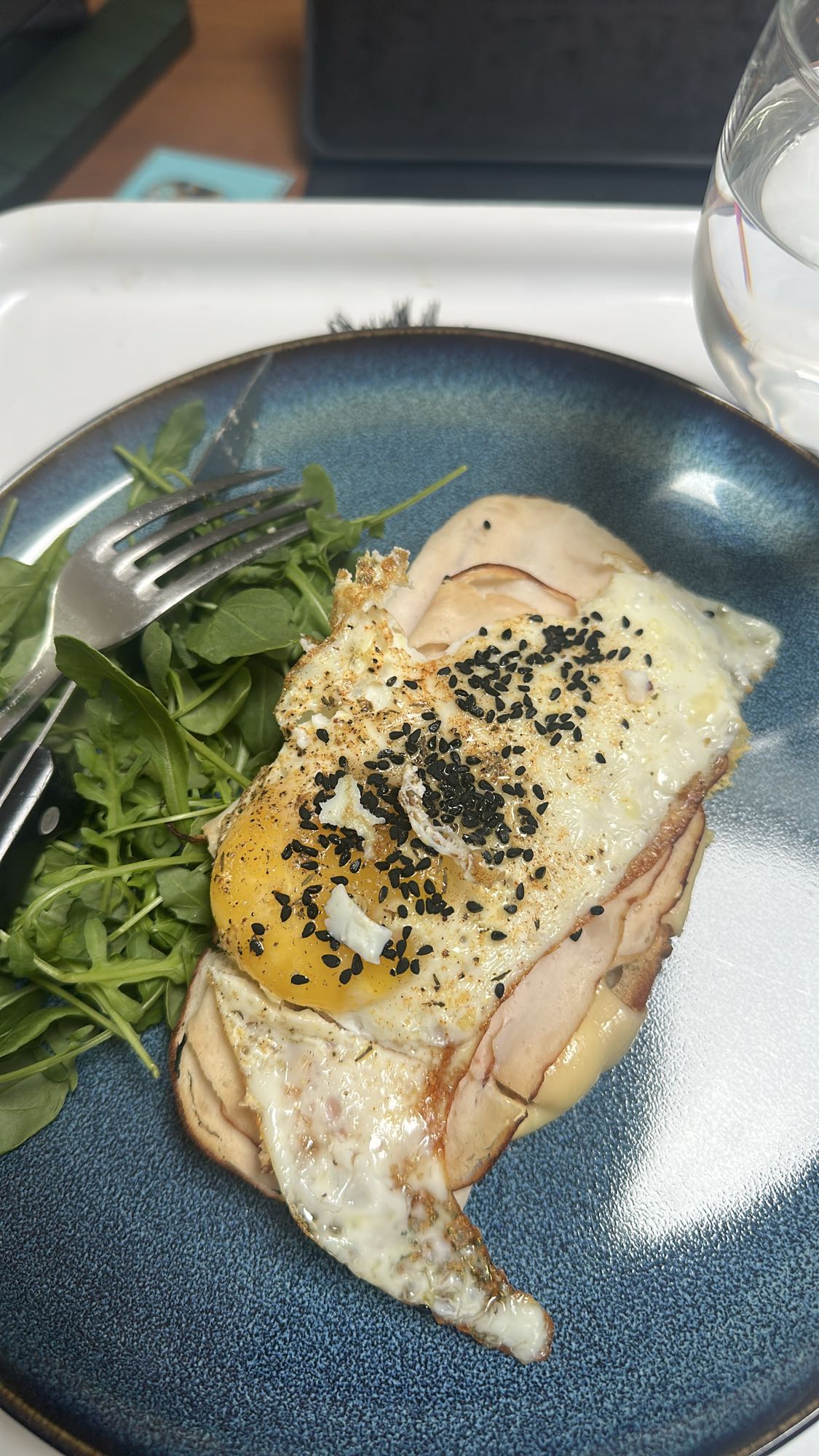 Egg, turkey, cheese & greens