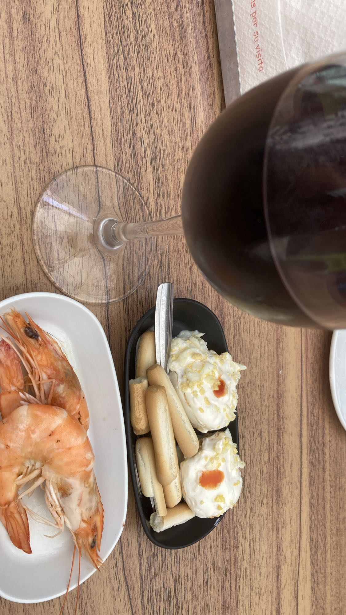 Räkor, rödvin & snacks