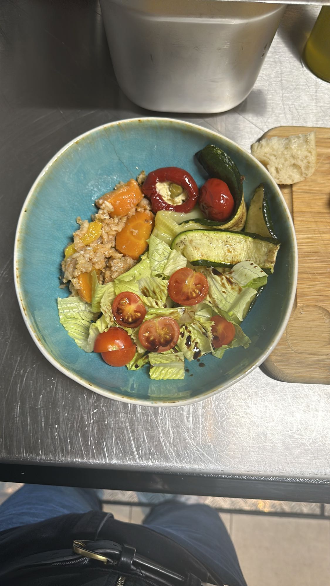 Salată cu legume și orez