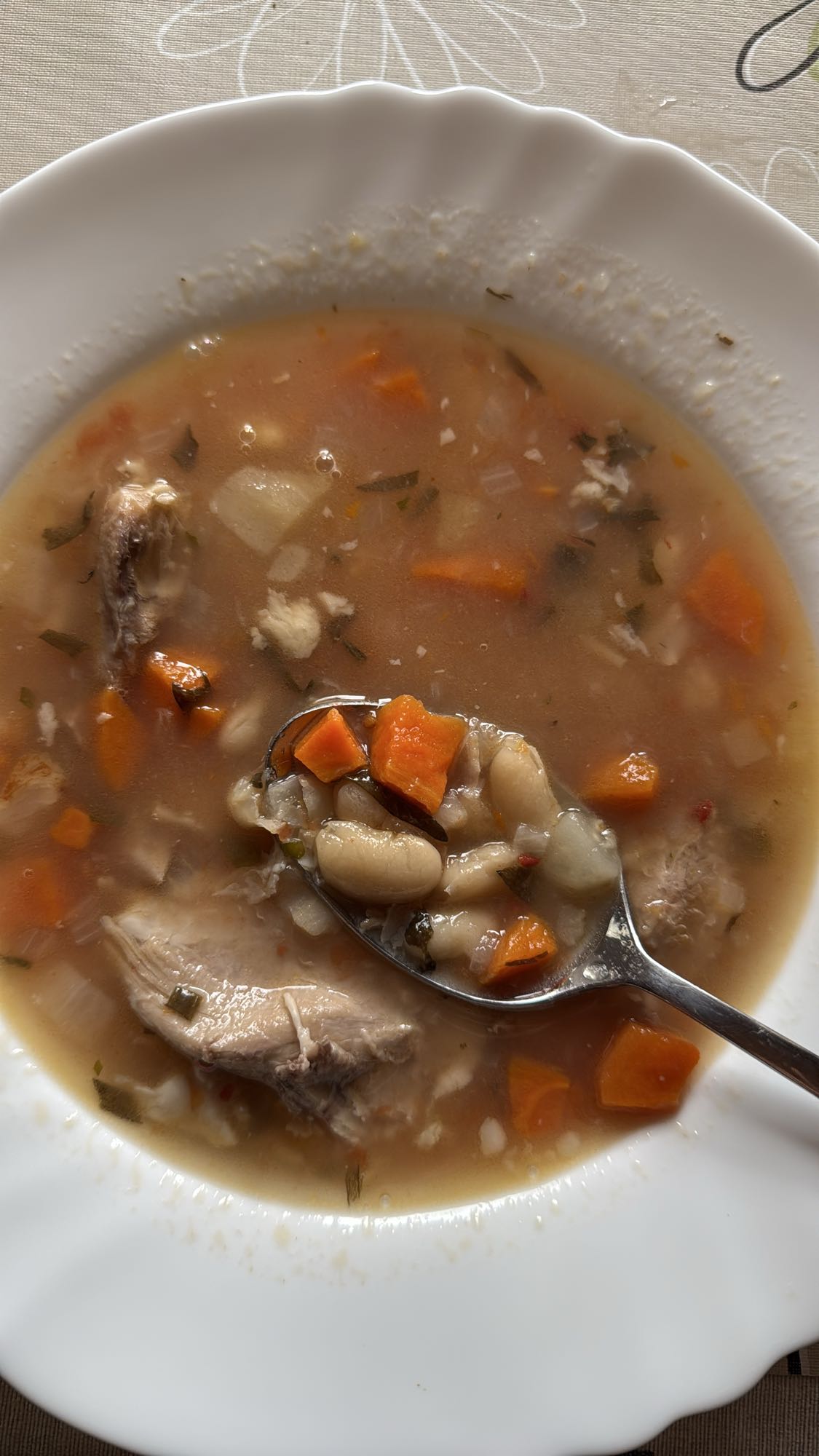 Ciorbă cu fasole și carne