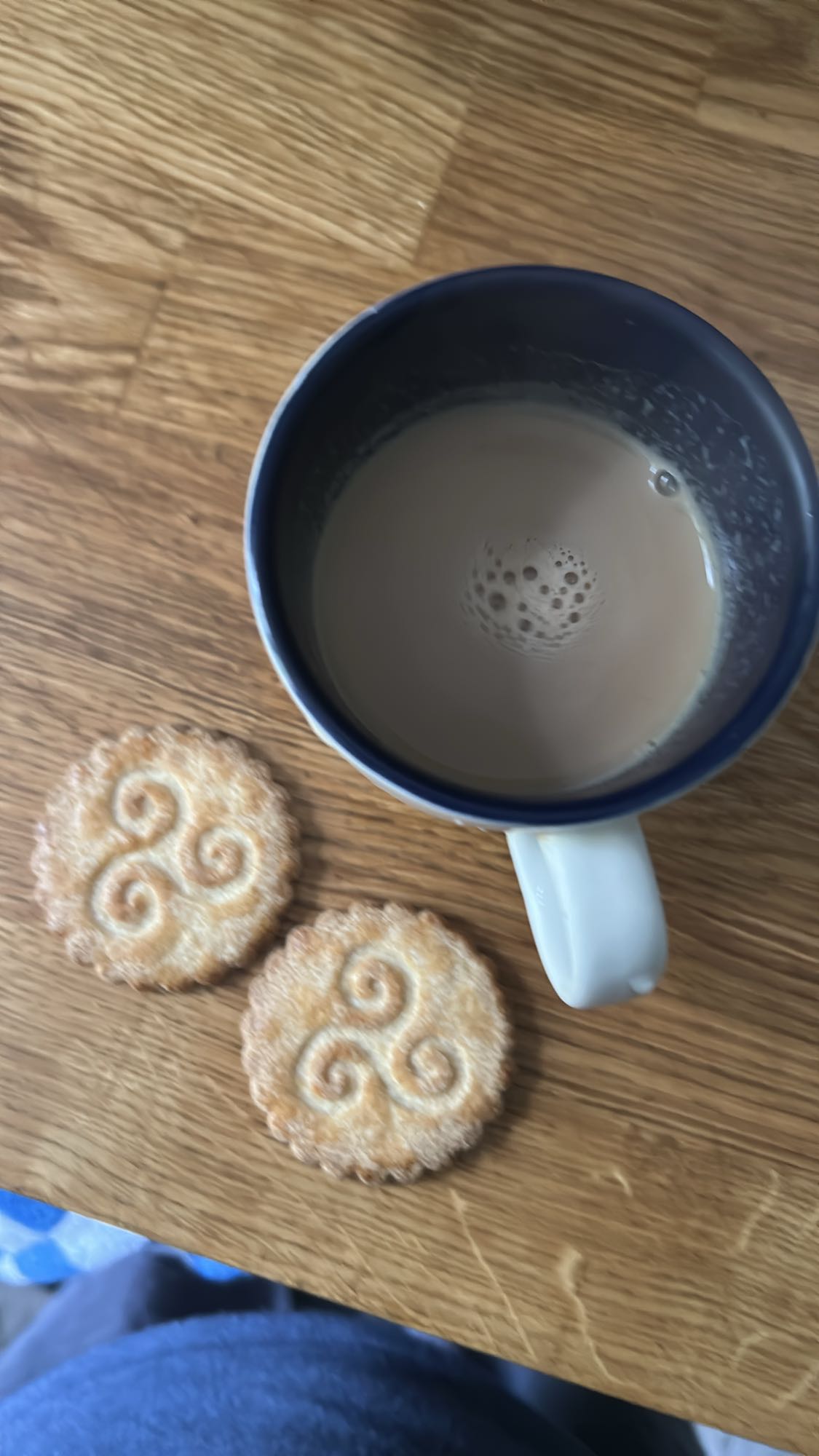Café au lait et biscuits