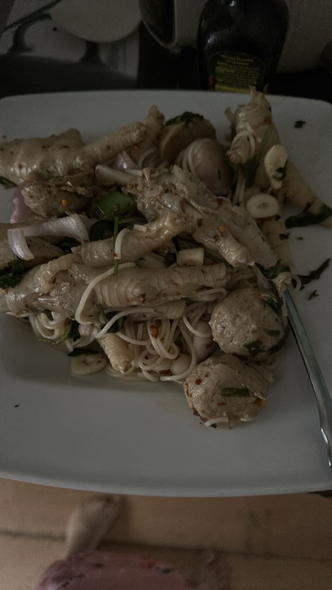 Thaise kippenpoot noedels