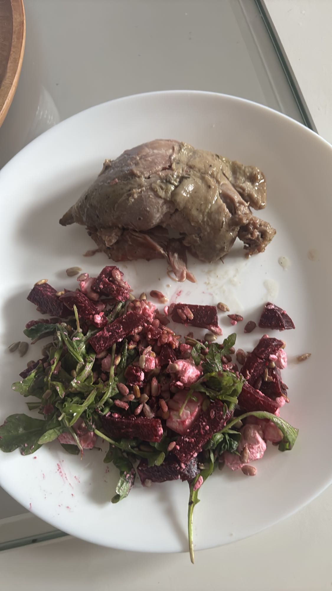 Kaczka z sałatką z buraków