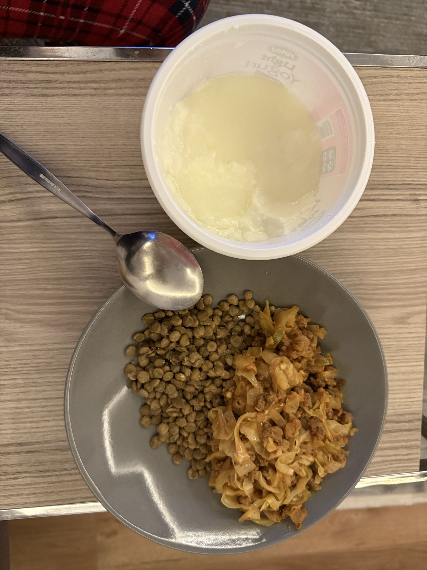 Mercimek, lahana yemeği, yoğurt