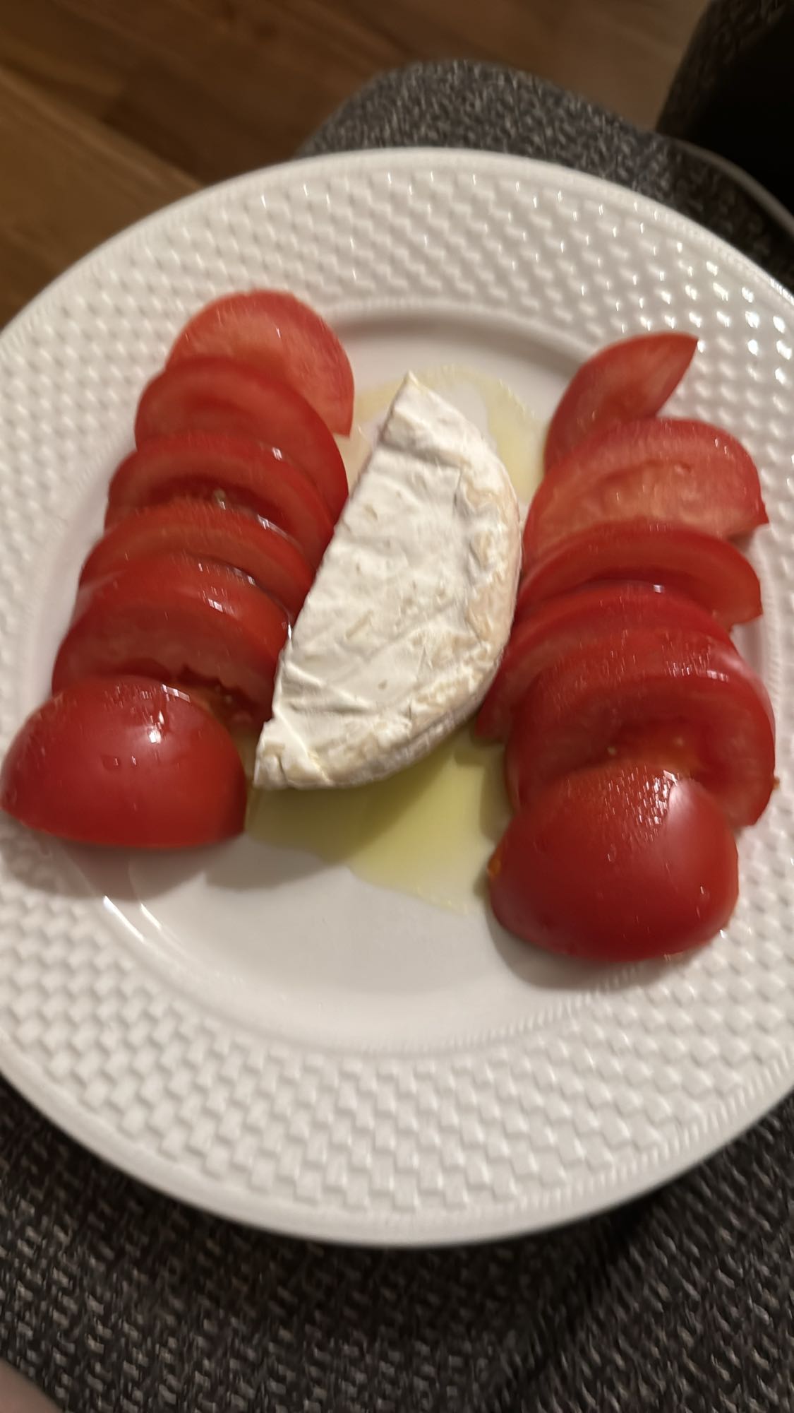 Roșii cu brânză Camembert