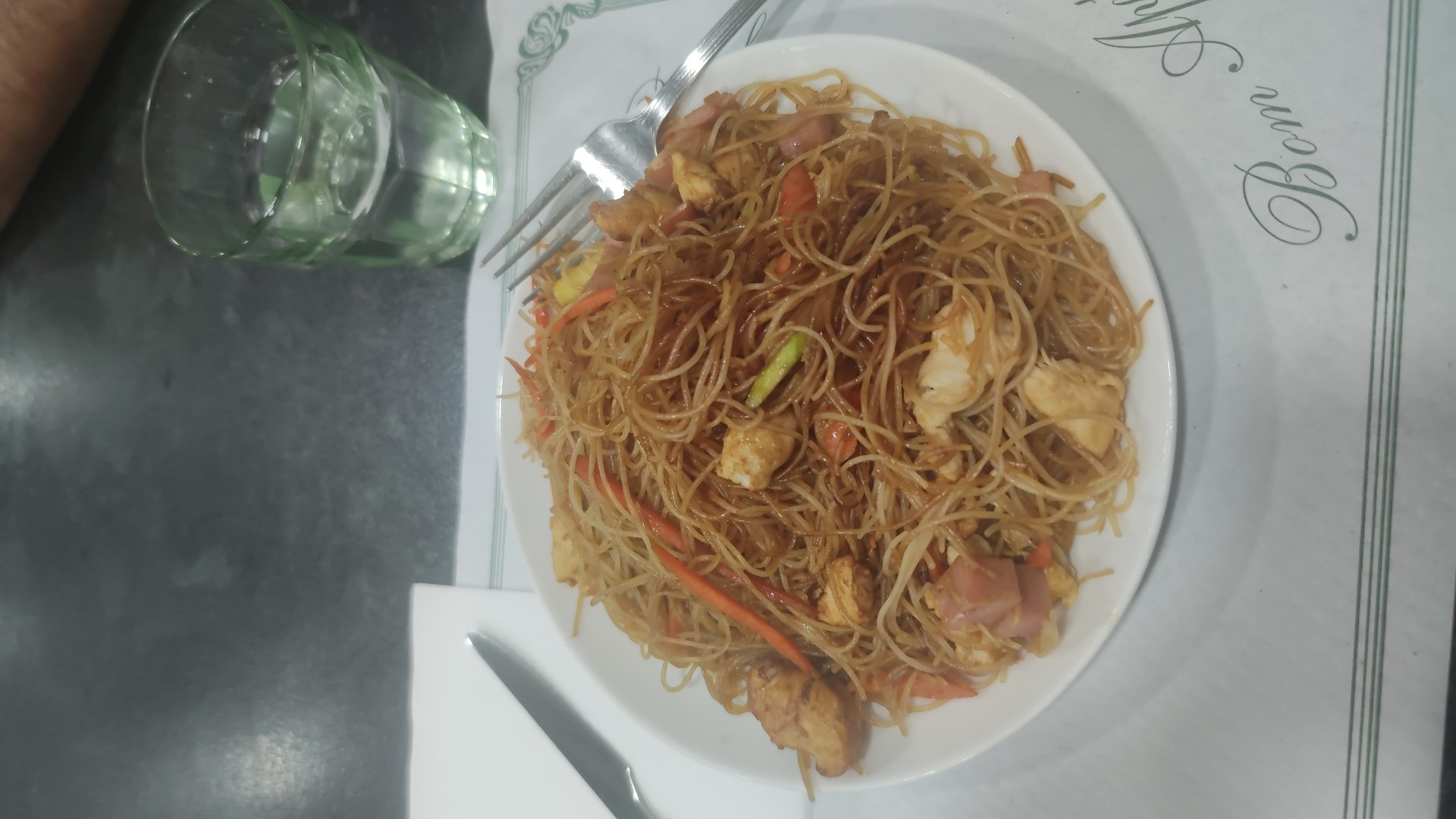 Fideos de arroz salteados