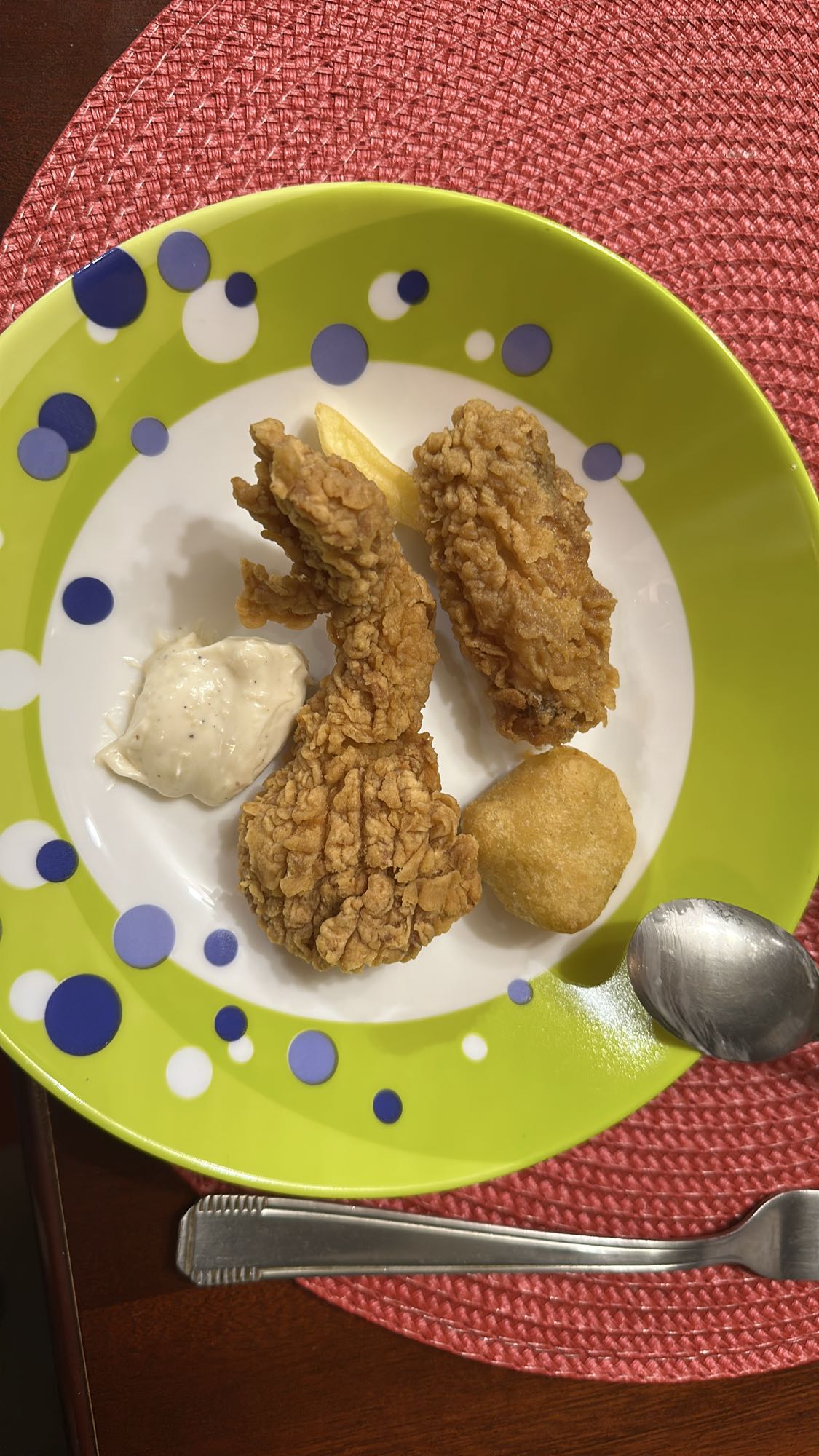 Pui prăjit cu sos și cartof