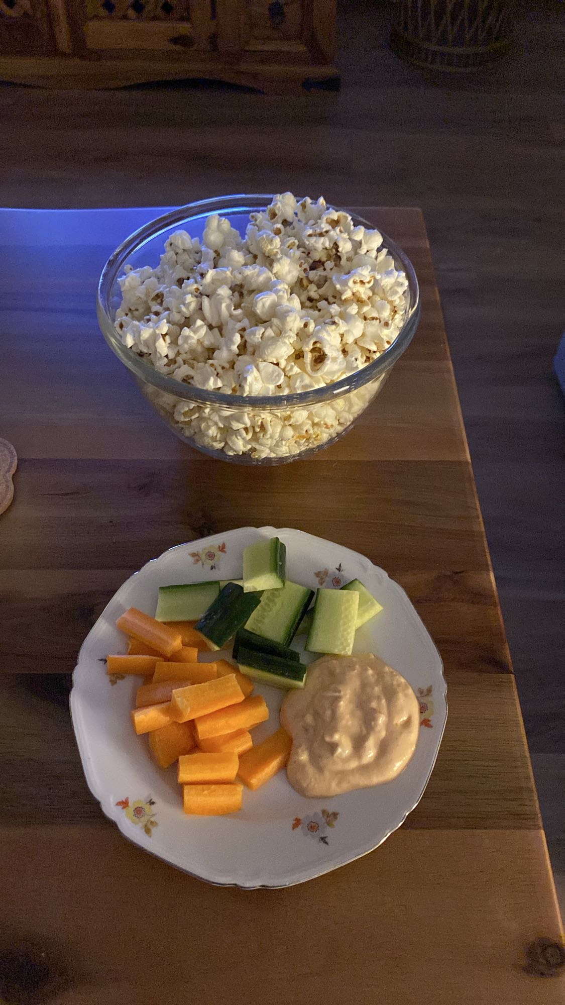 Popcorn med grönsaksstavar