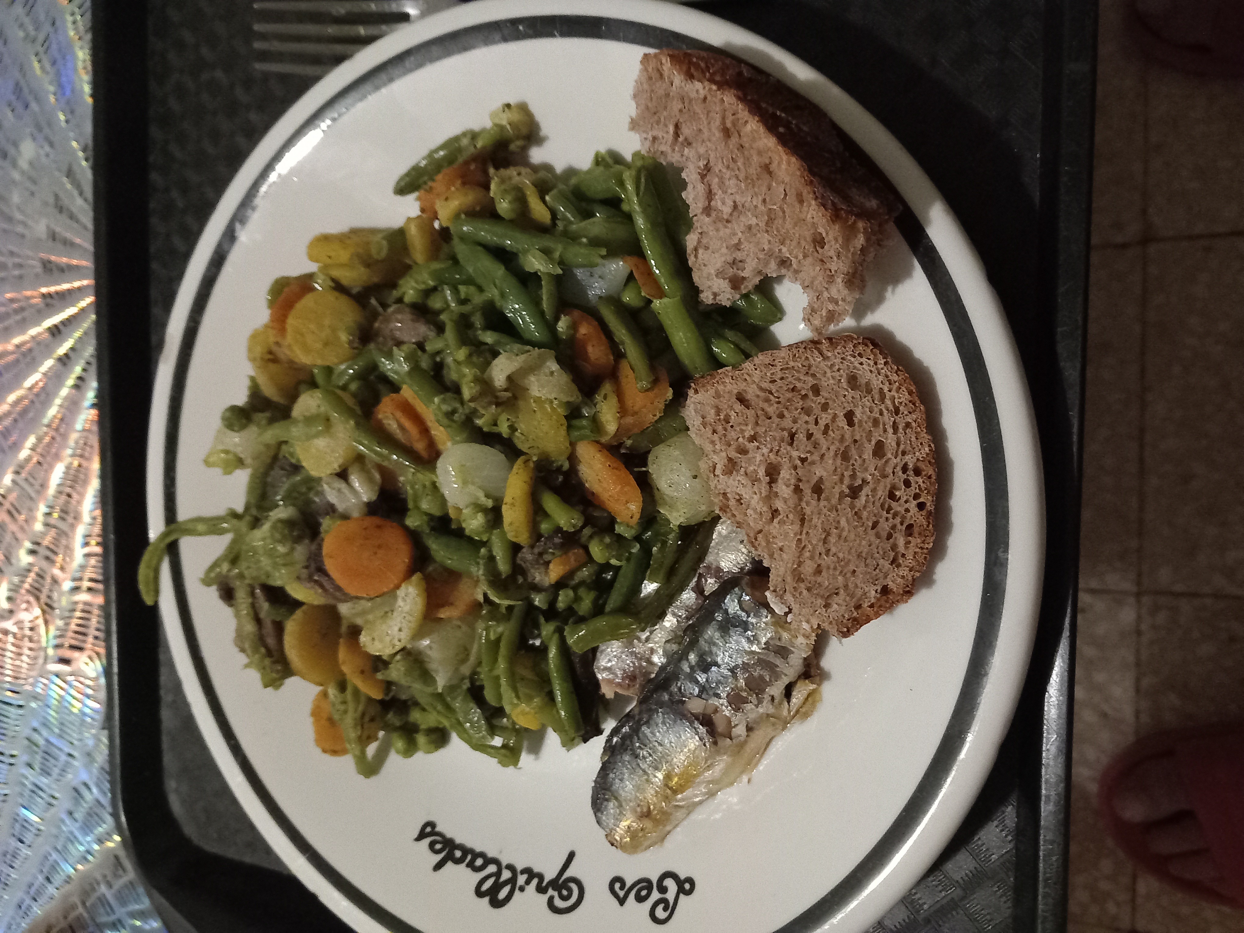 Légumes, sardine et pain