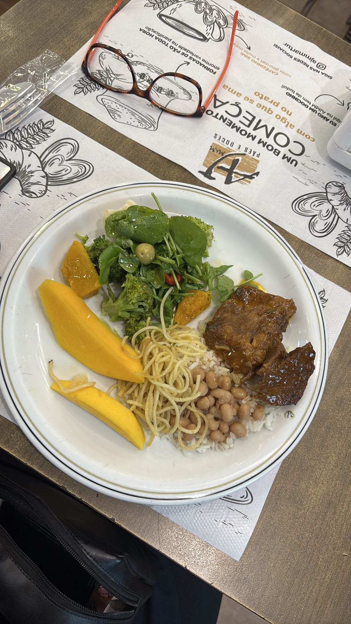 Prato variado com carne