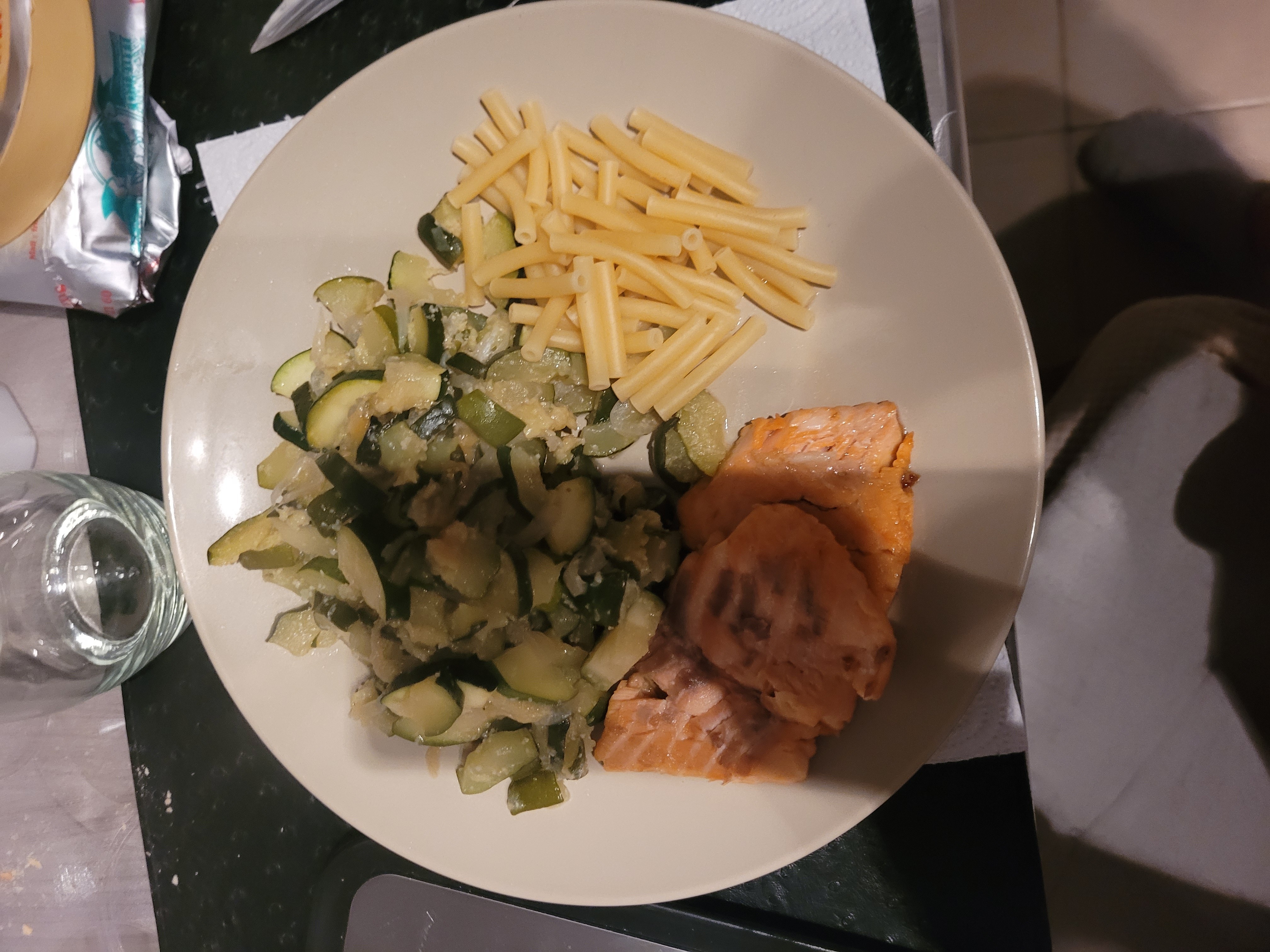 Saumon, courgettes, pâtes