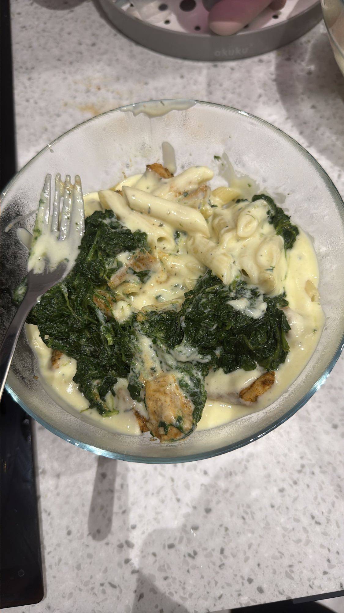 Makaron z kurczakiem i szpinakiem