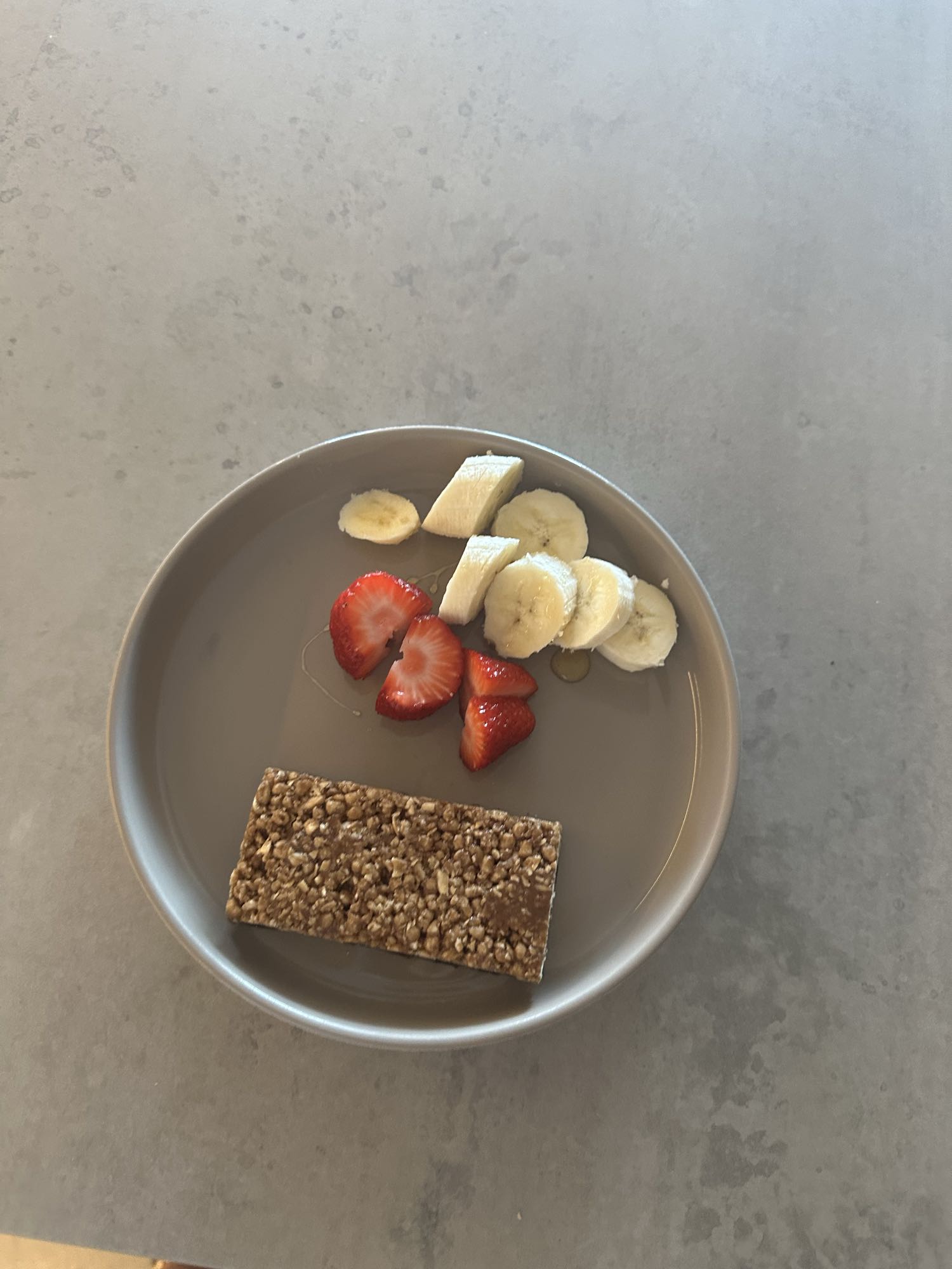 Barra, plátano y fresas