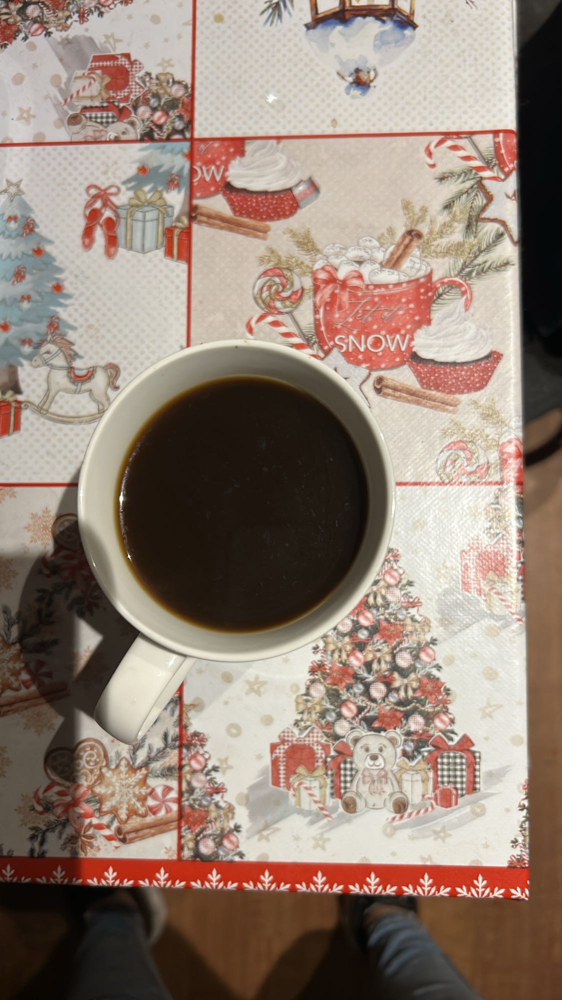 Cafea neagră cu puțină scorțișoară