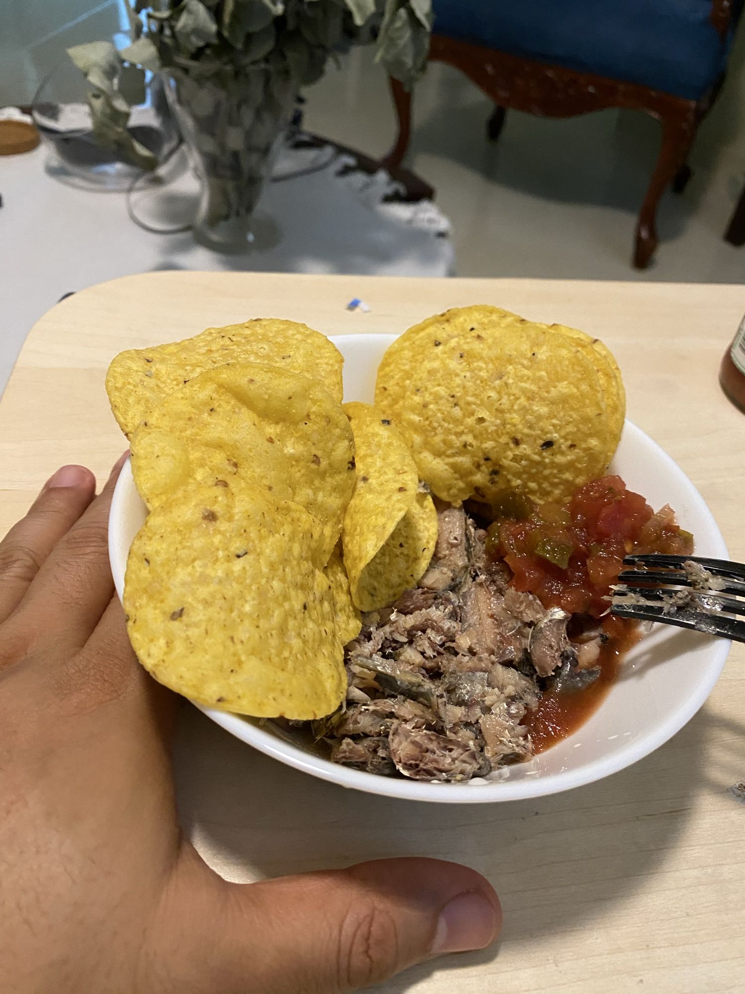 Totopos con sardina y salsa