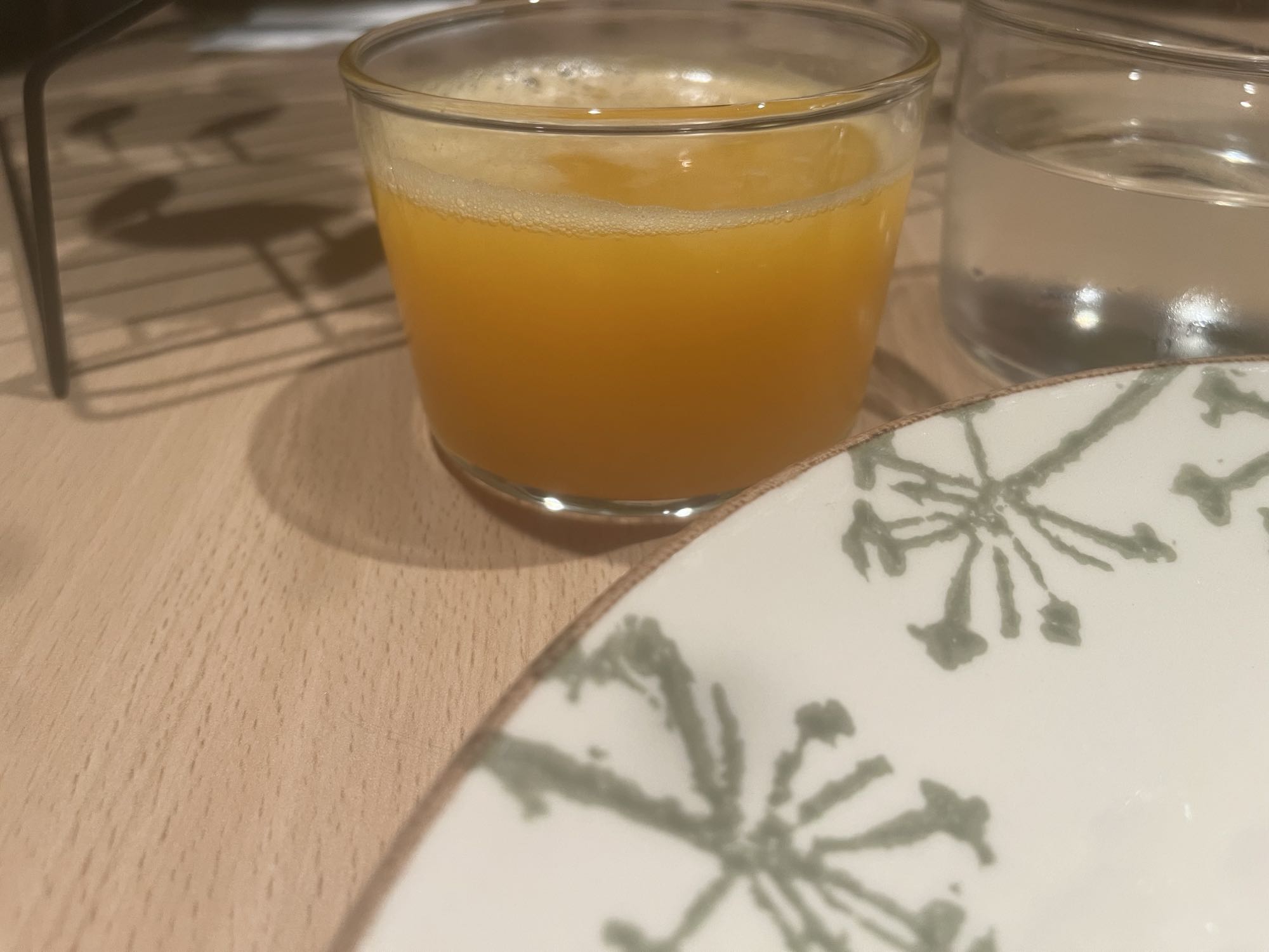zumo de naranja y agua