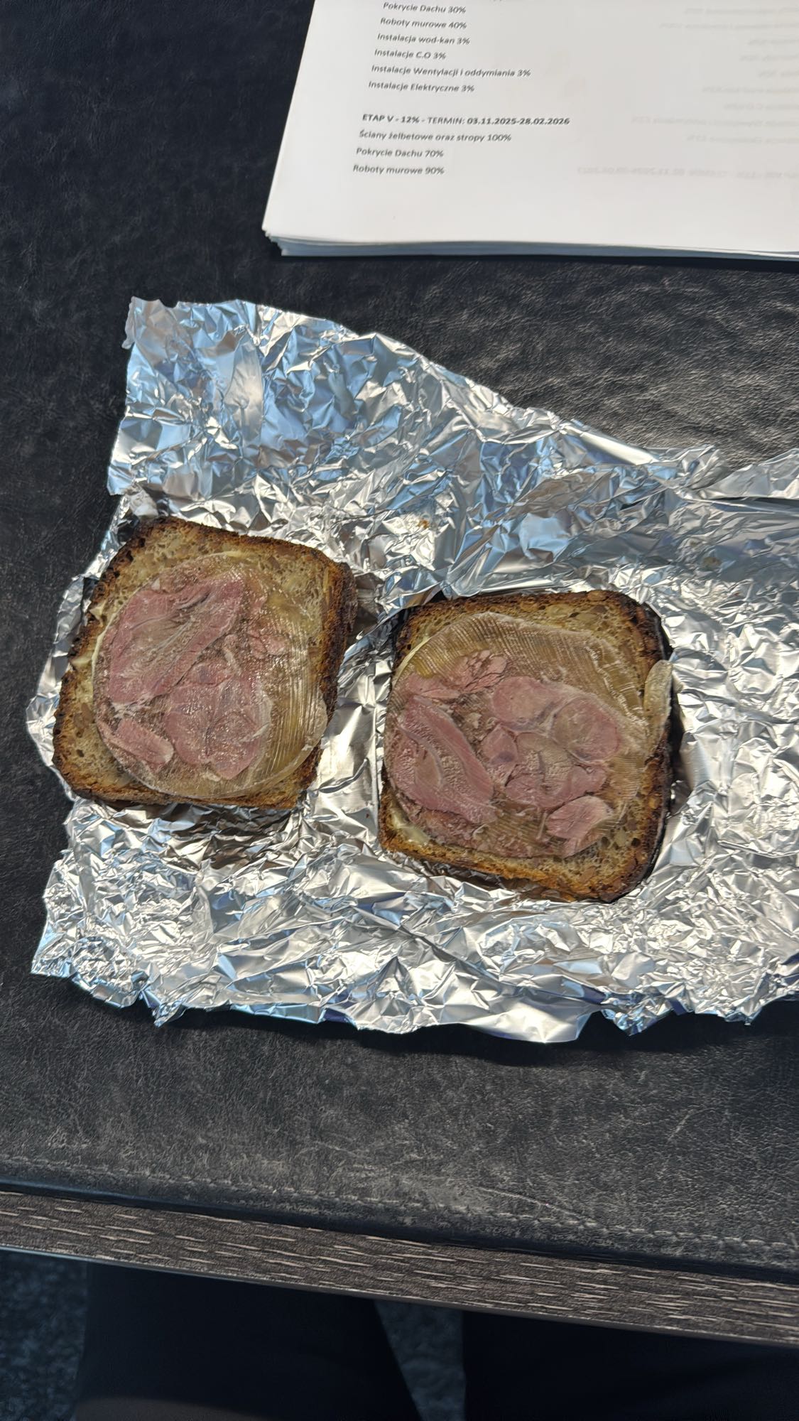 kanapki z galaretą i mięsem