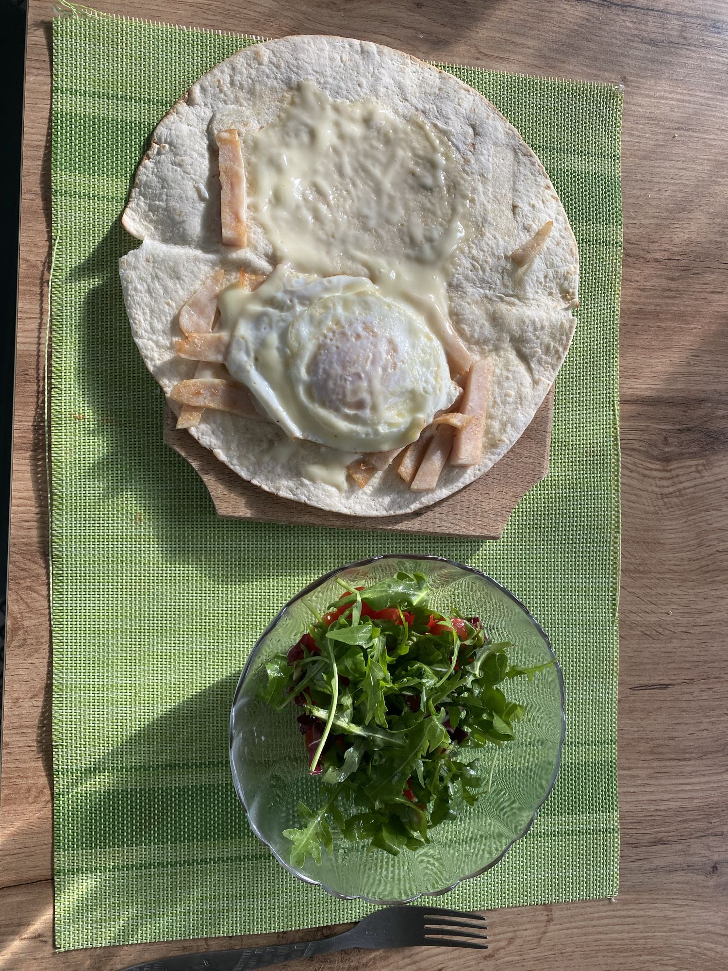 Wrap cu ou și salată