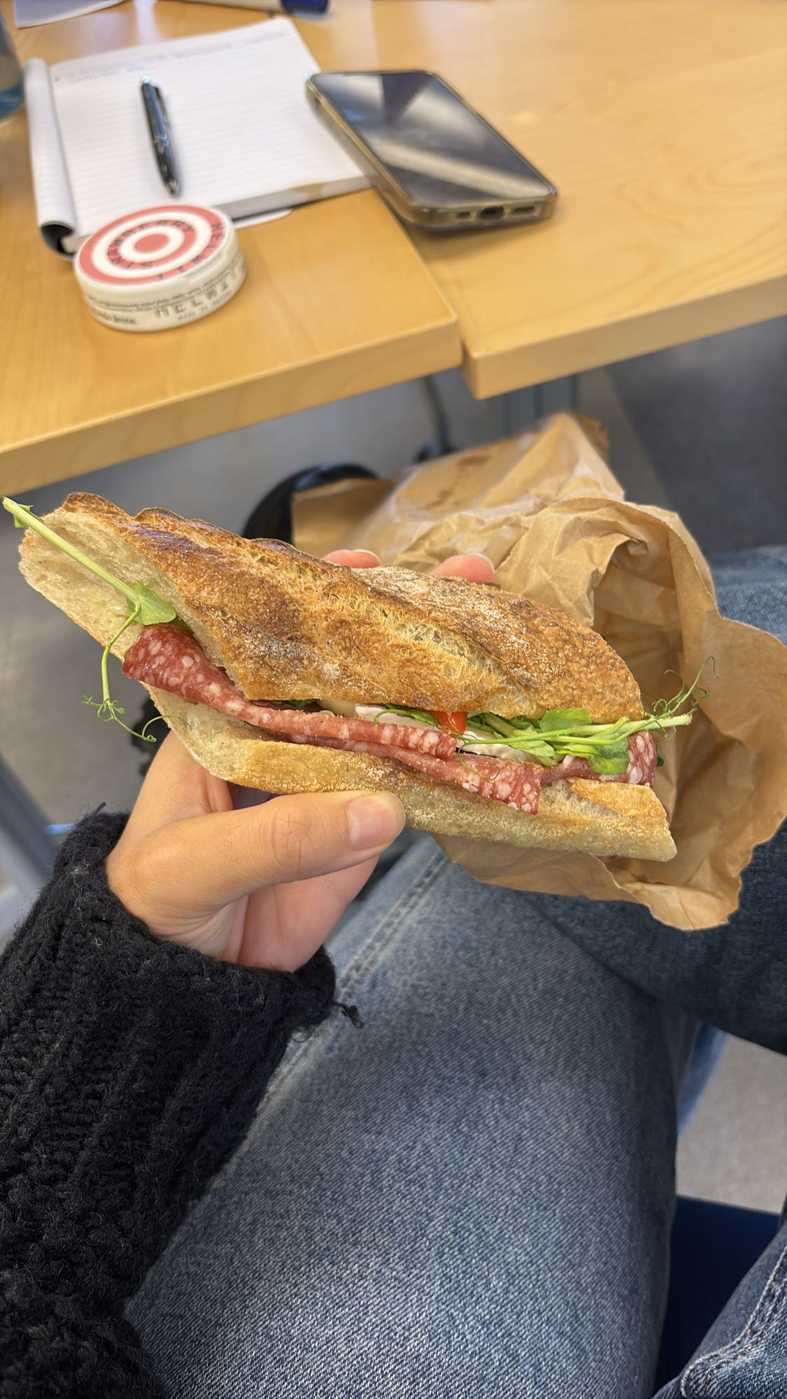 Salamisandwich baguette