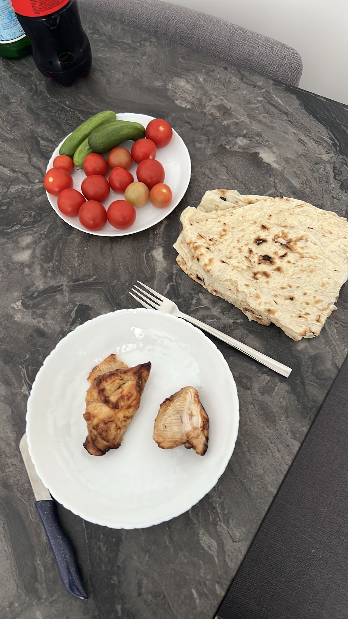 հավ, լավաշ և բանջարեղեն