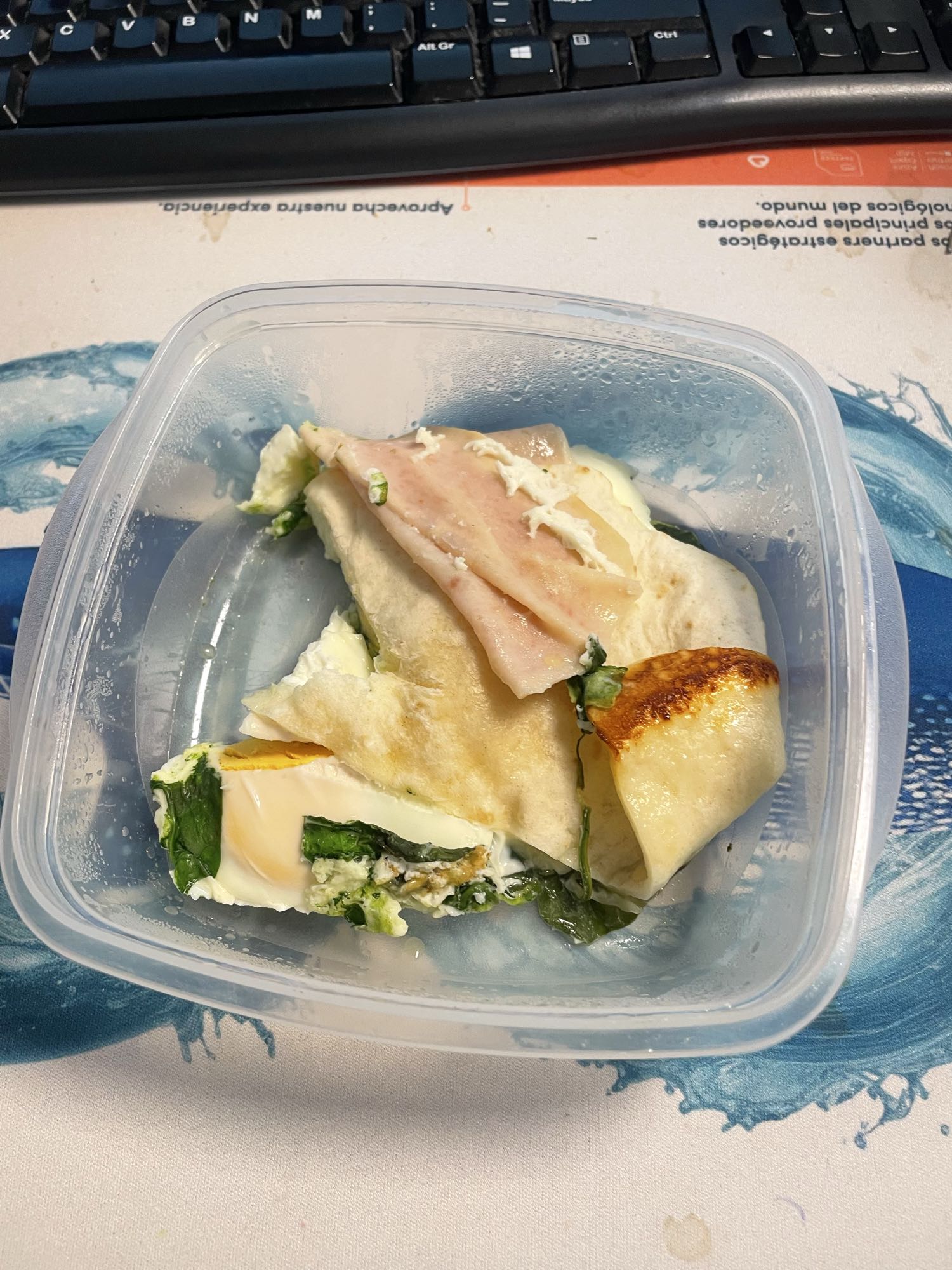 Omelette con espinaca y jamón