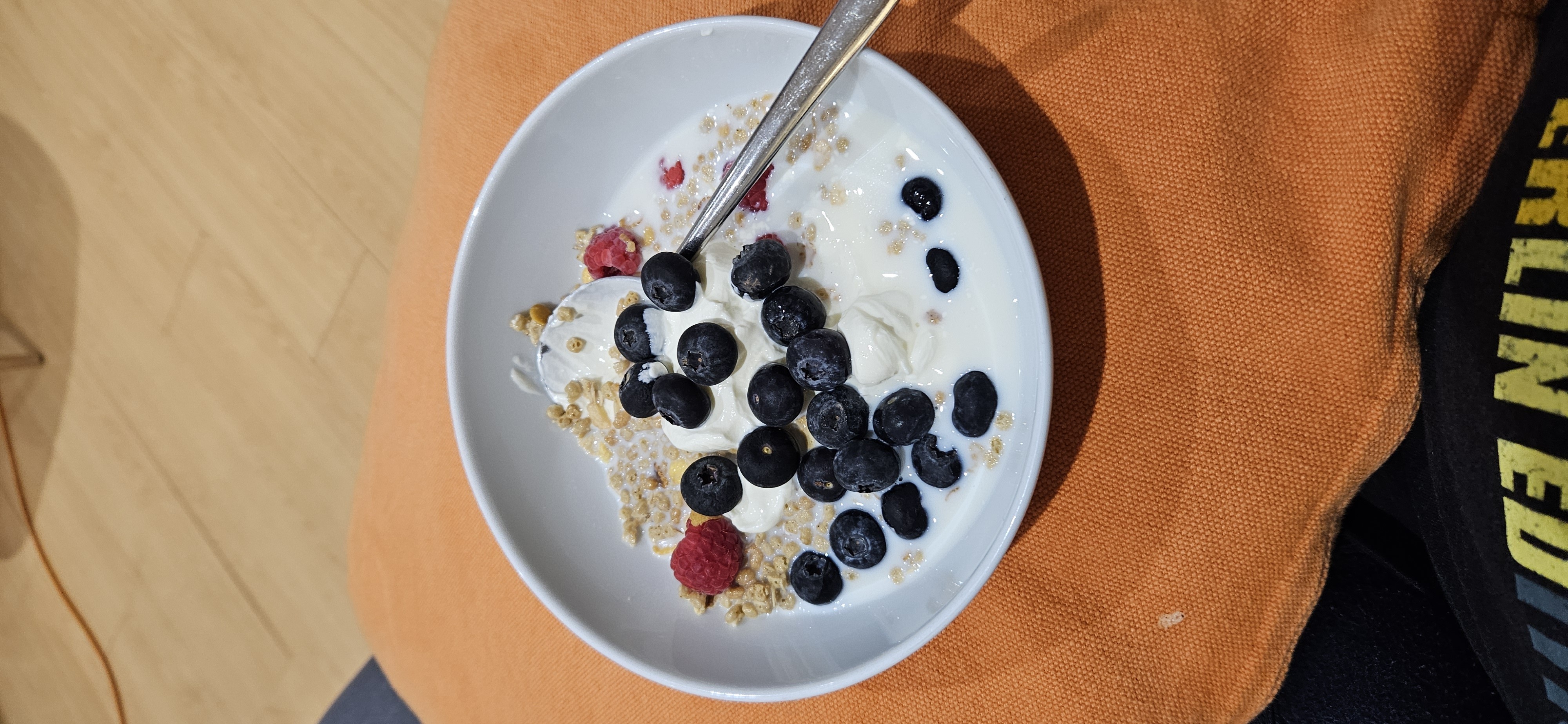 Yogurt with berries and granola