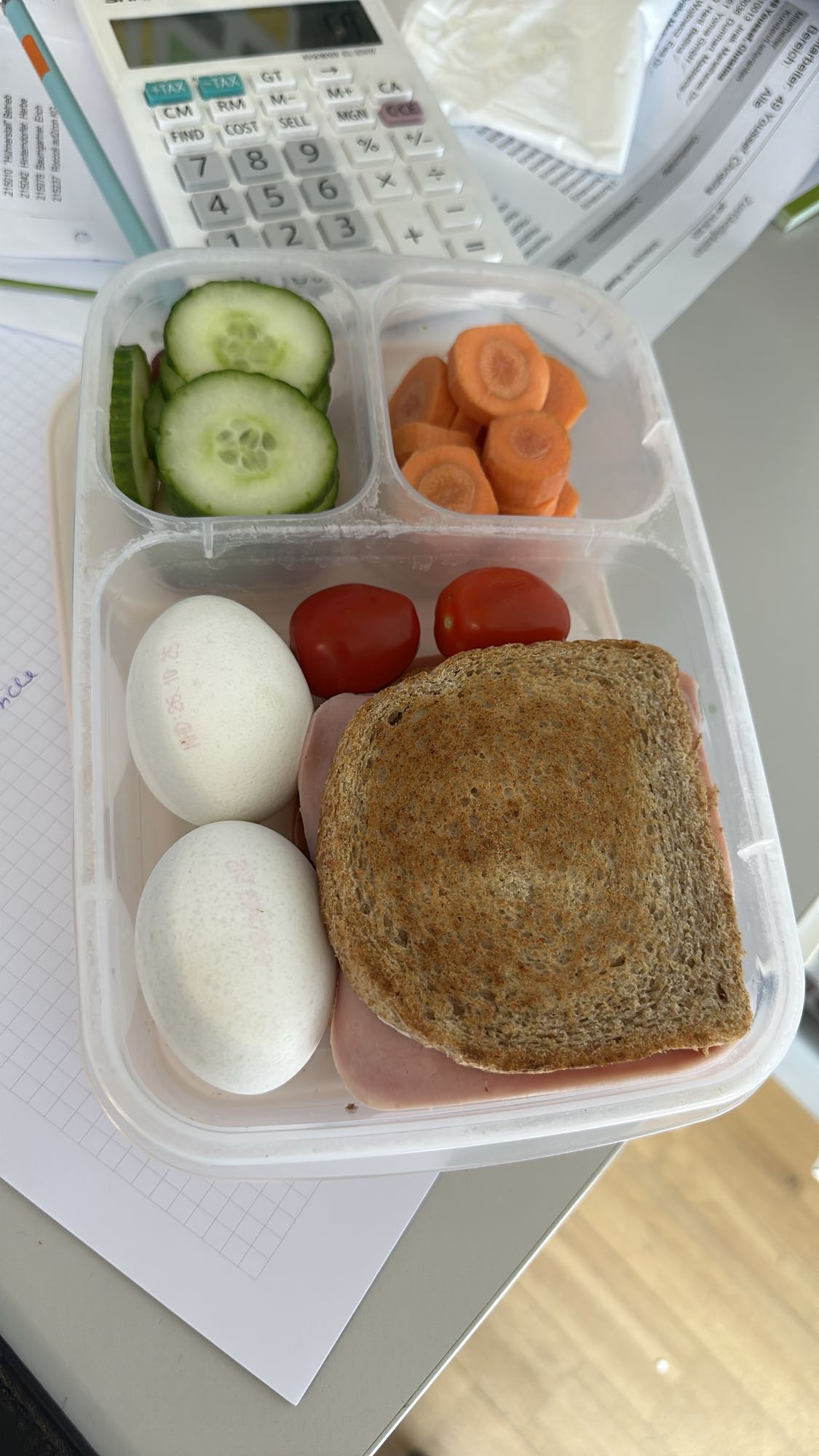 Lunchbox mit Ei & Sandwich