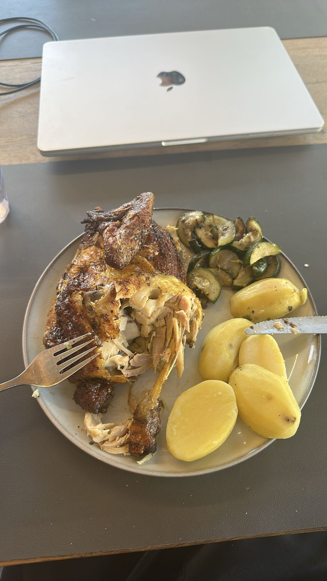 Gegrilltes Hähnchen mit Gemüse