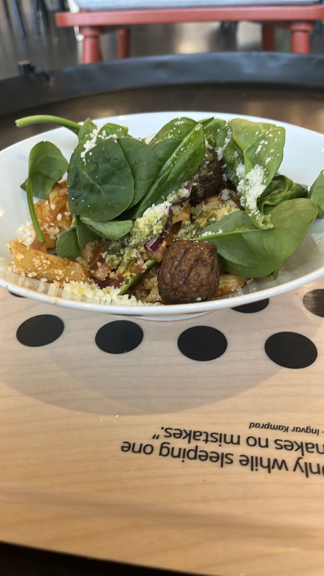 Pasta med spenat & köttbulle