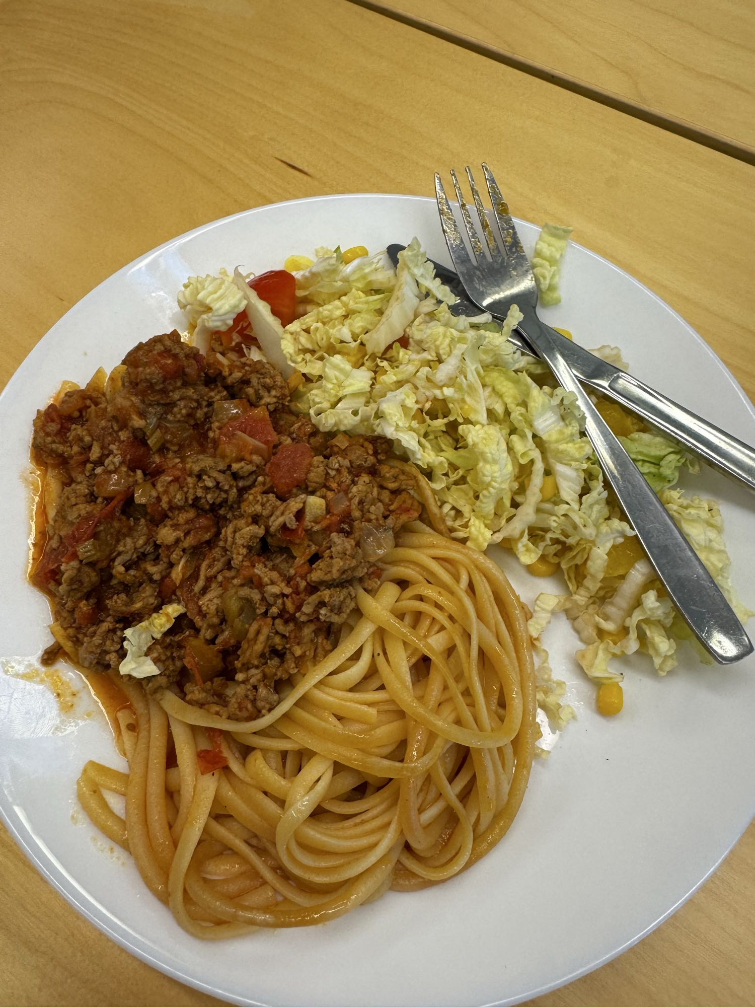Pasta med köttfärssås & sallad