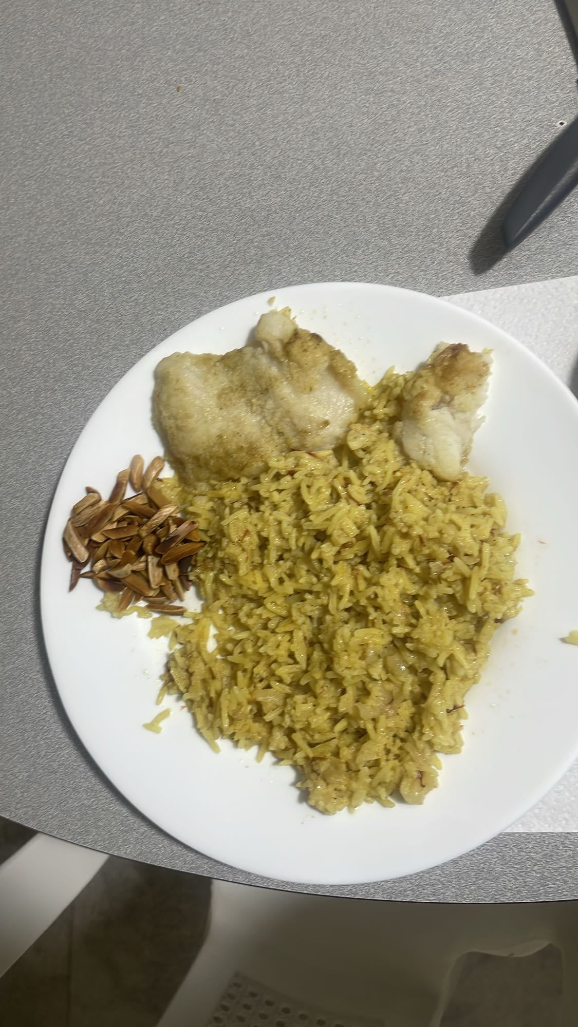 Fish rice with almonds