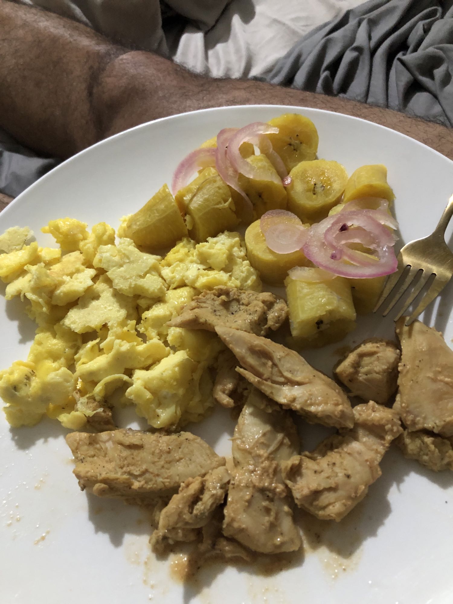 Pollo, huevo y plátano