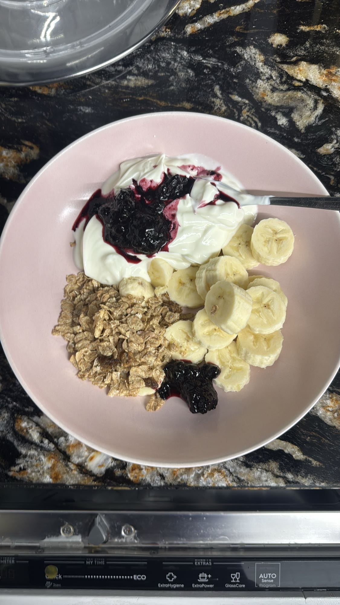 Jogurt z bananem i musli