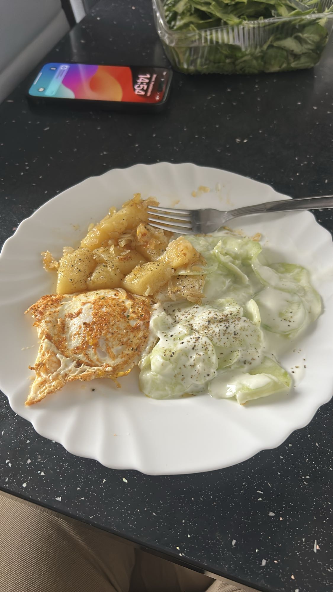 Jajko, ziemniaki, mizeria