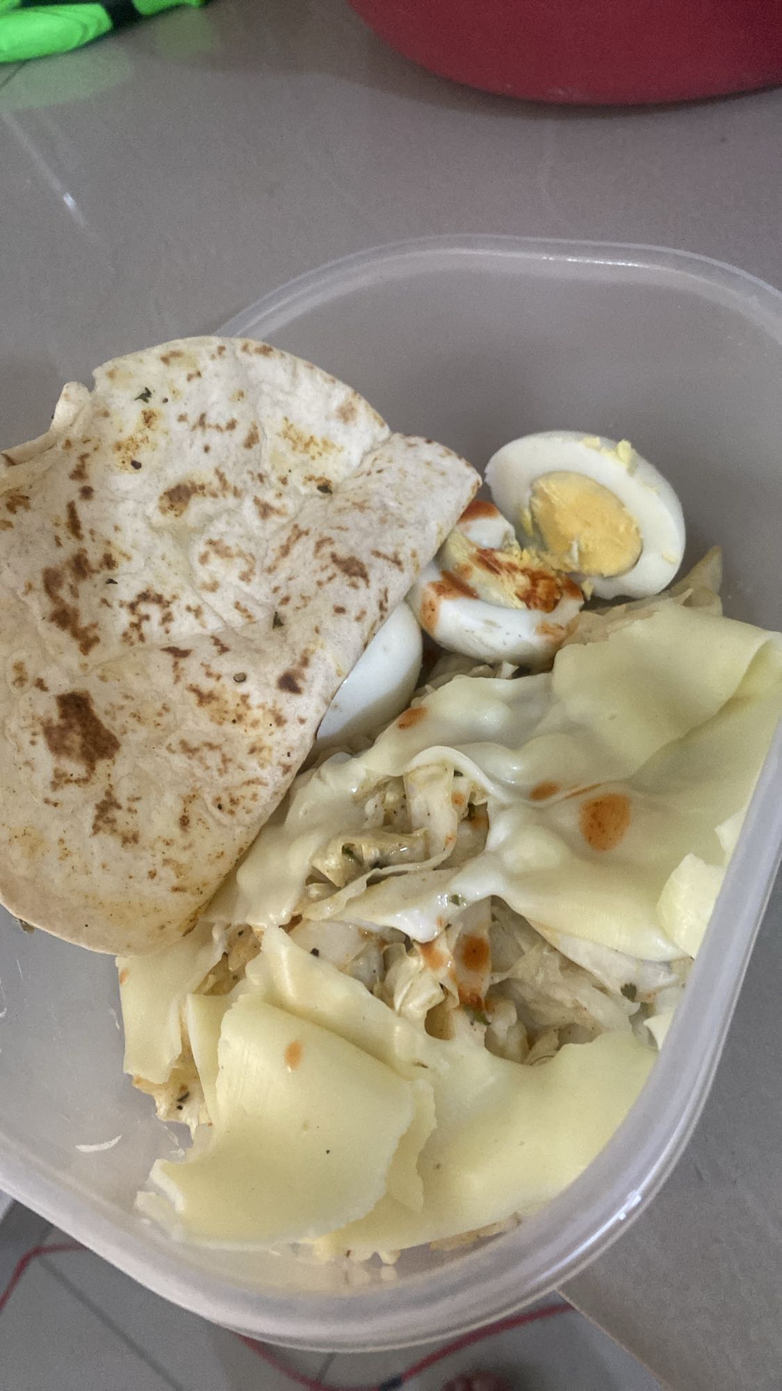 Tortilla con huevo y queso