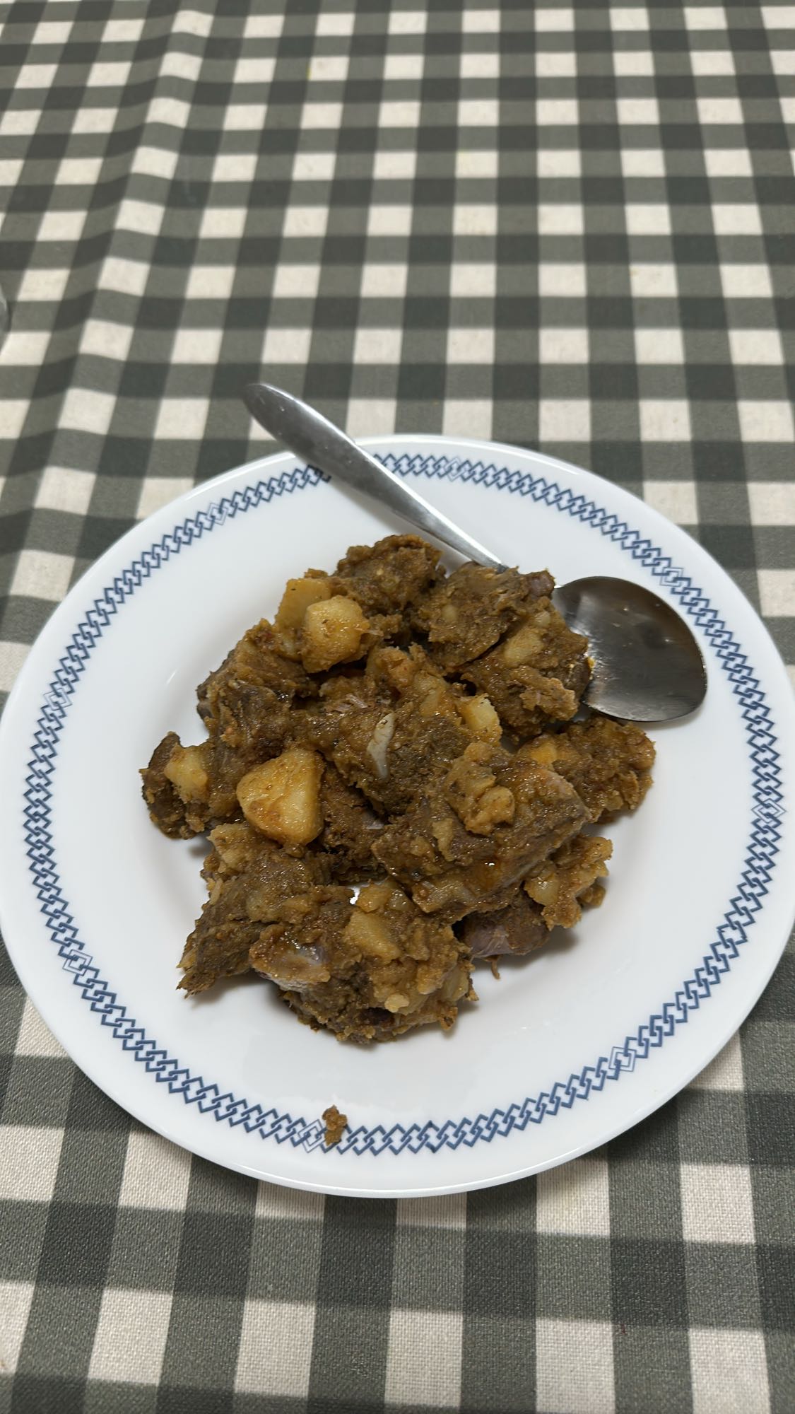 guiso de carne de costillas y patata