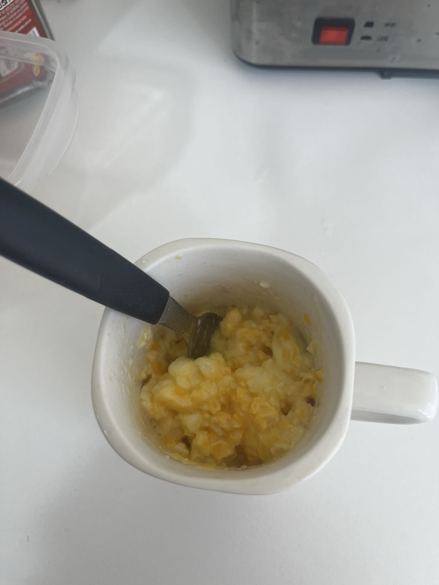 huevos revueltos en taza