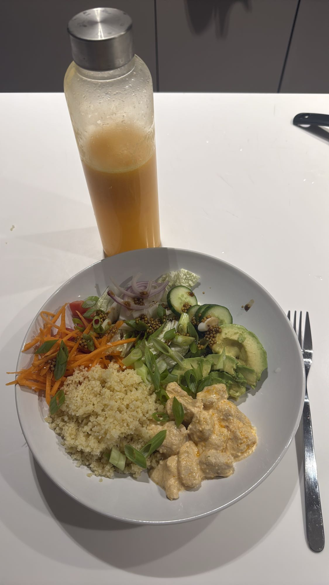 Боул с курицей и овощами